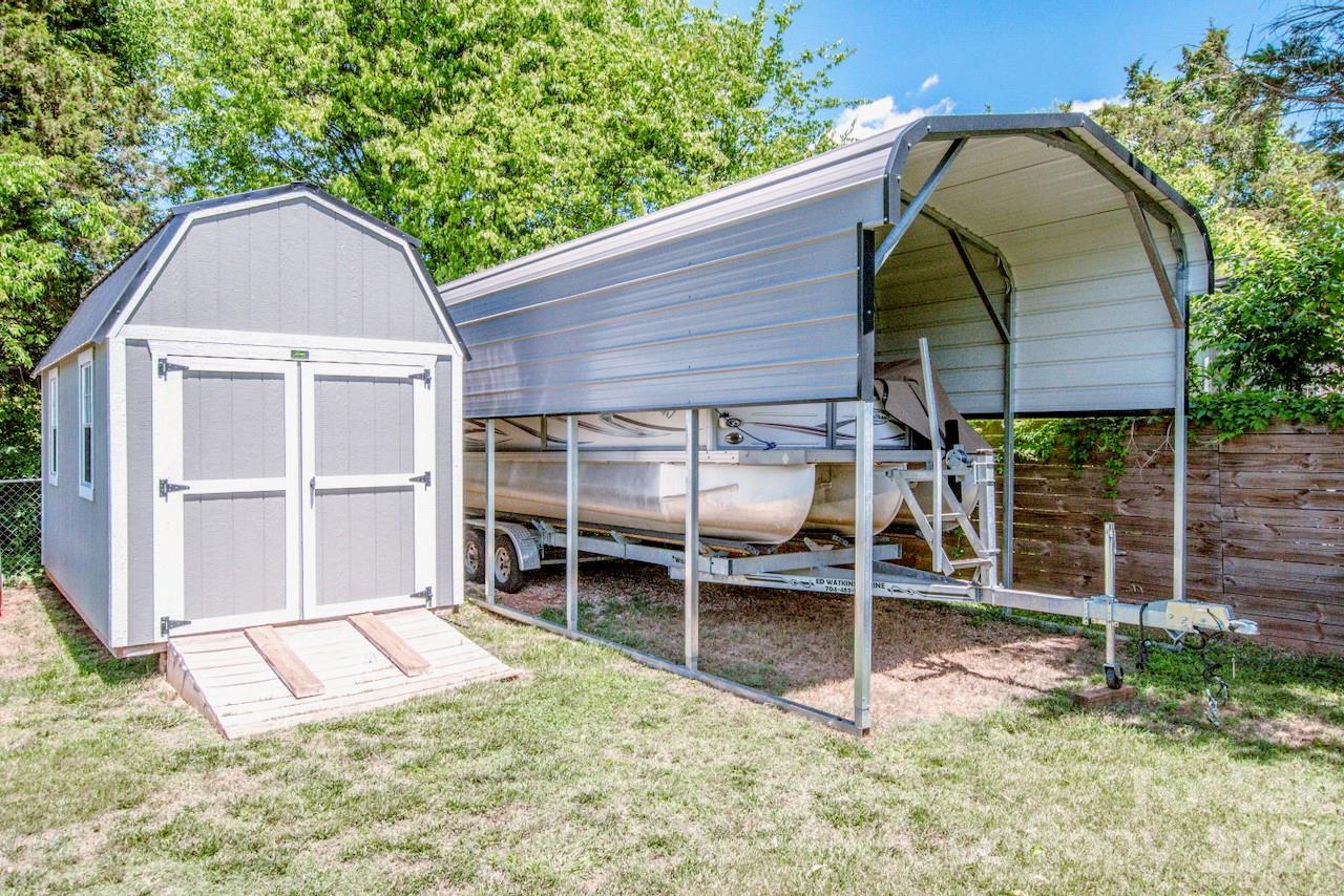 2426 Ashford Drive — Newton