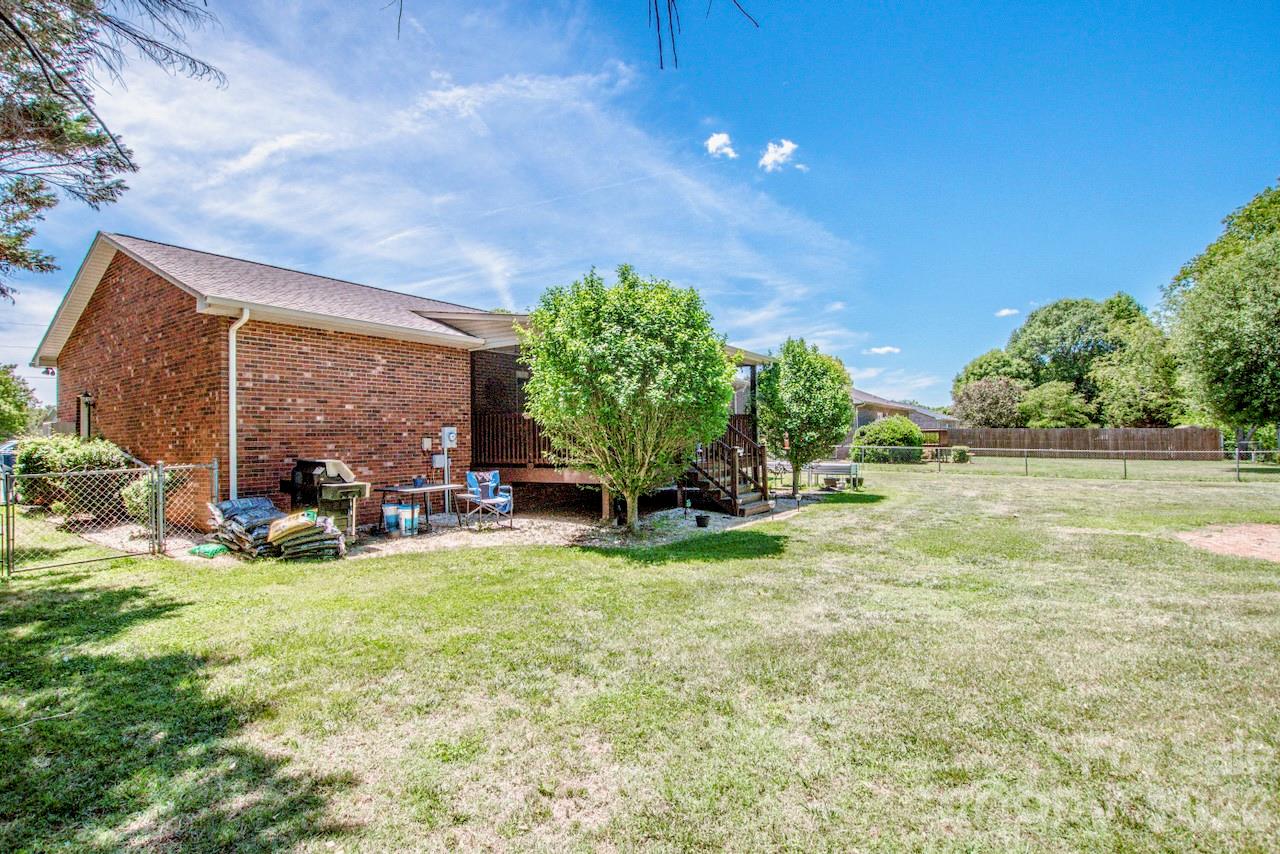 2426 Ashford Drive — Newton