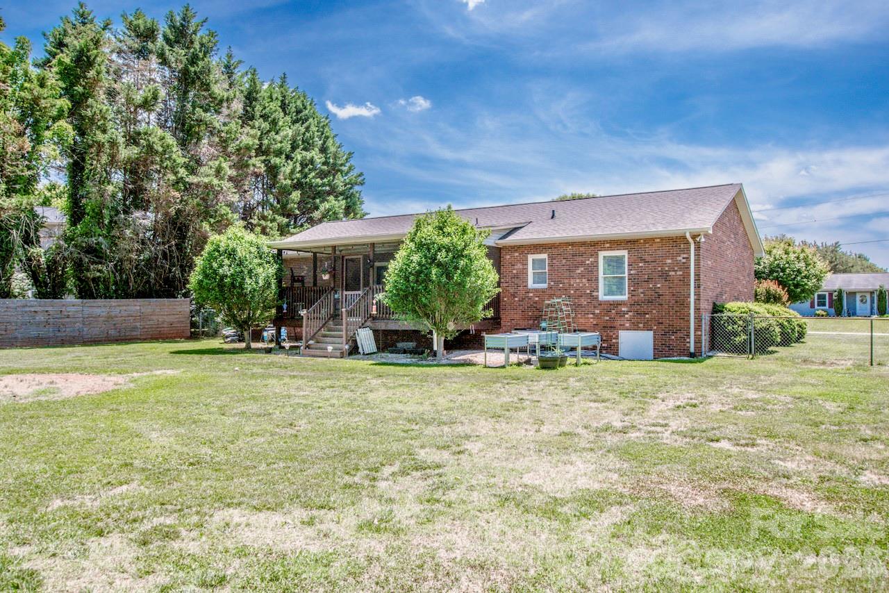 2426 Ashford Drive — Newton