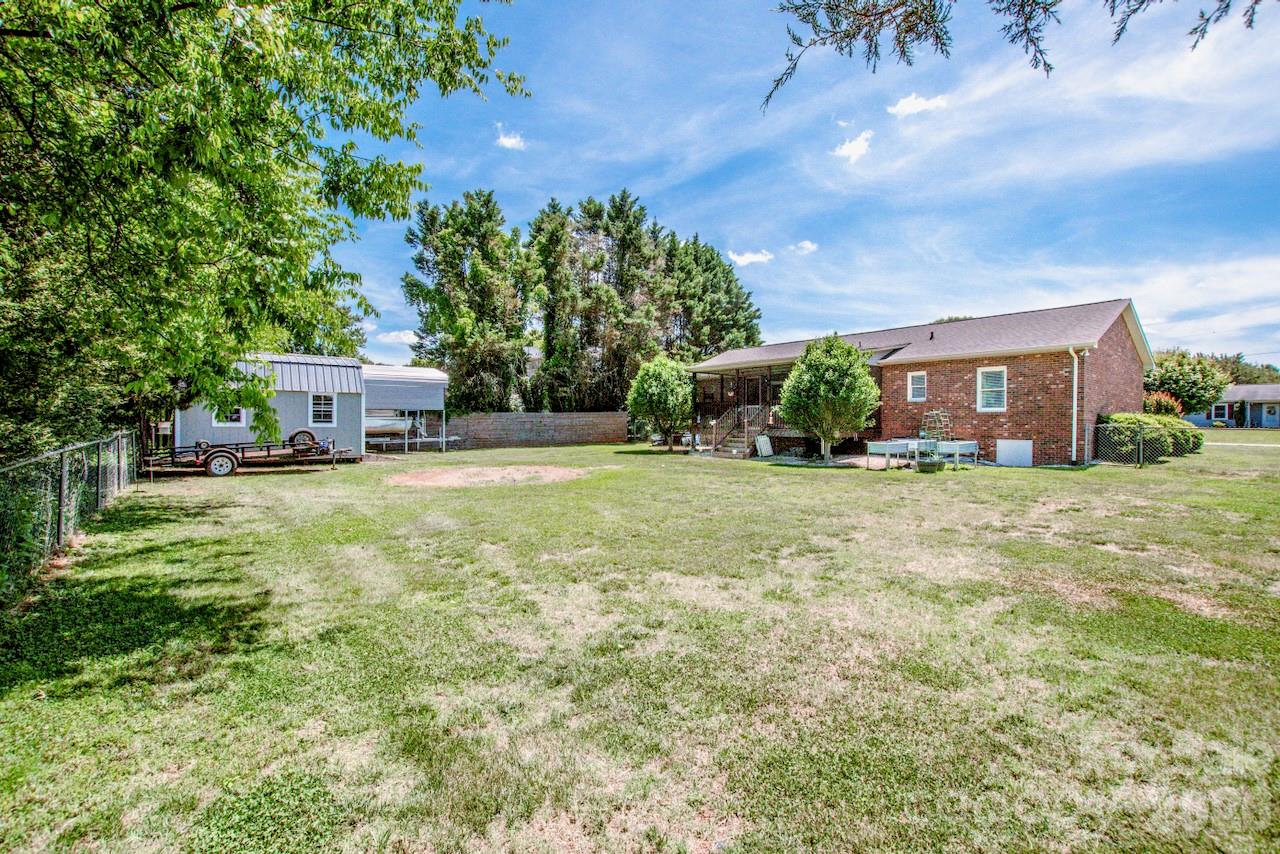 2426 Ashford Drive — Newton