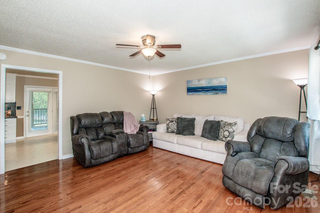 2426 Ashford Drive — Newton