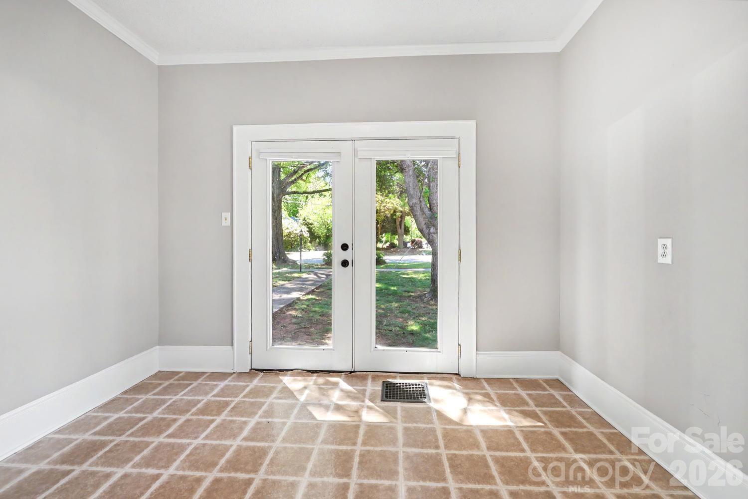 503 E Broad Street — Statesville