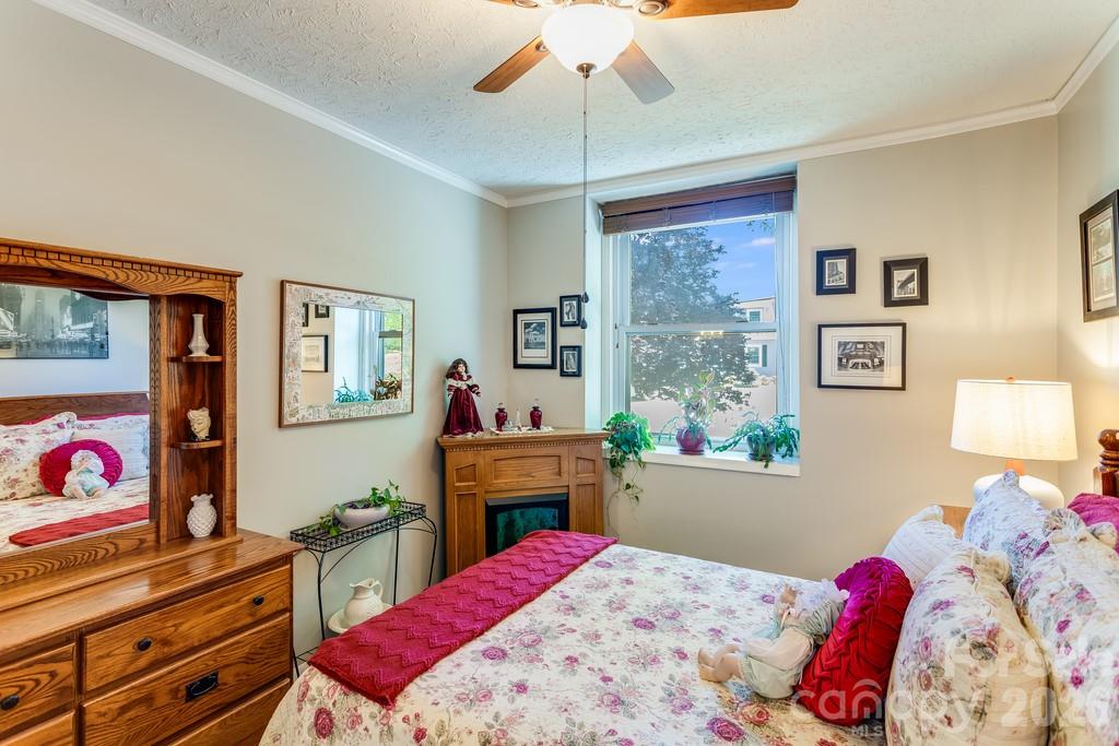 622 S Haywood Street #102 — Waynesville