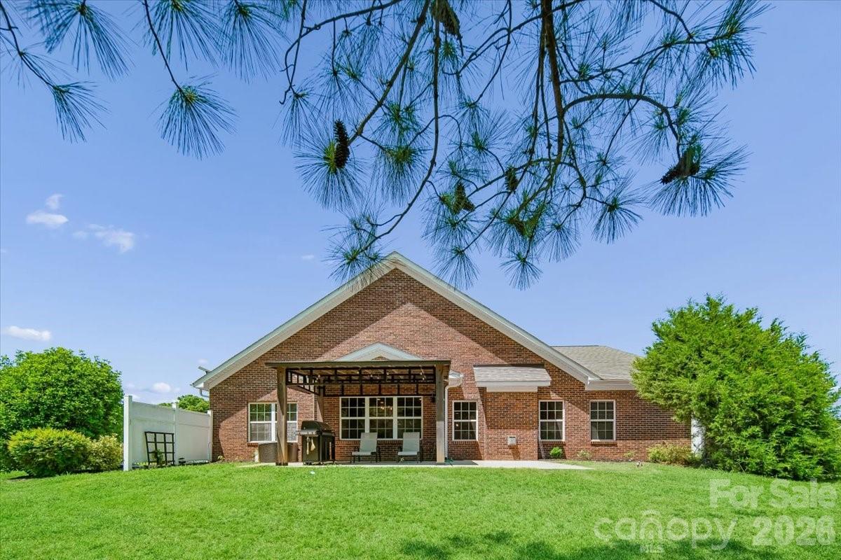1006 Spring Rose Lane — Matthews