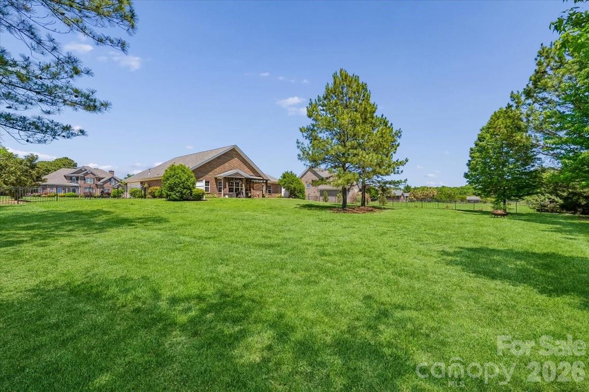 1006 Spring Rose Lane — Matthews