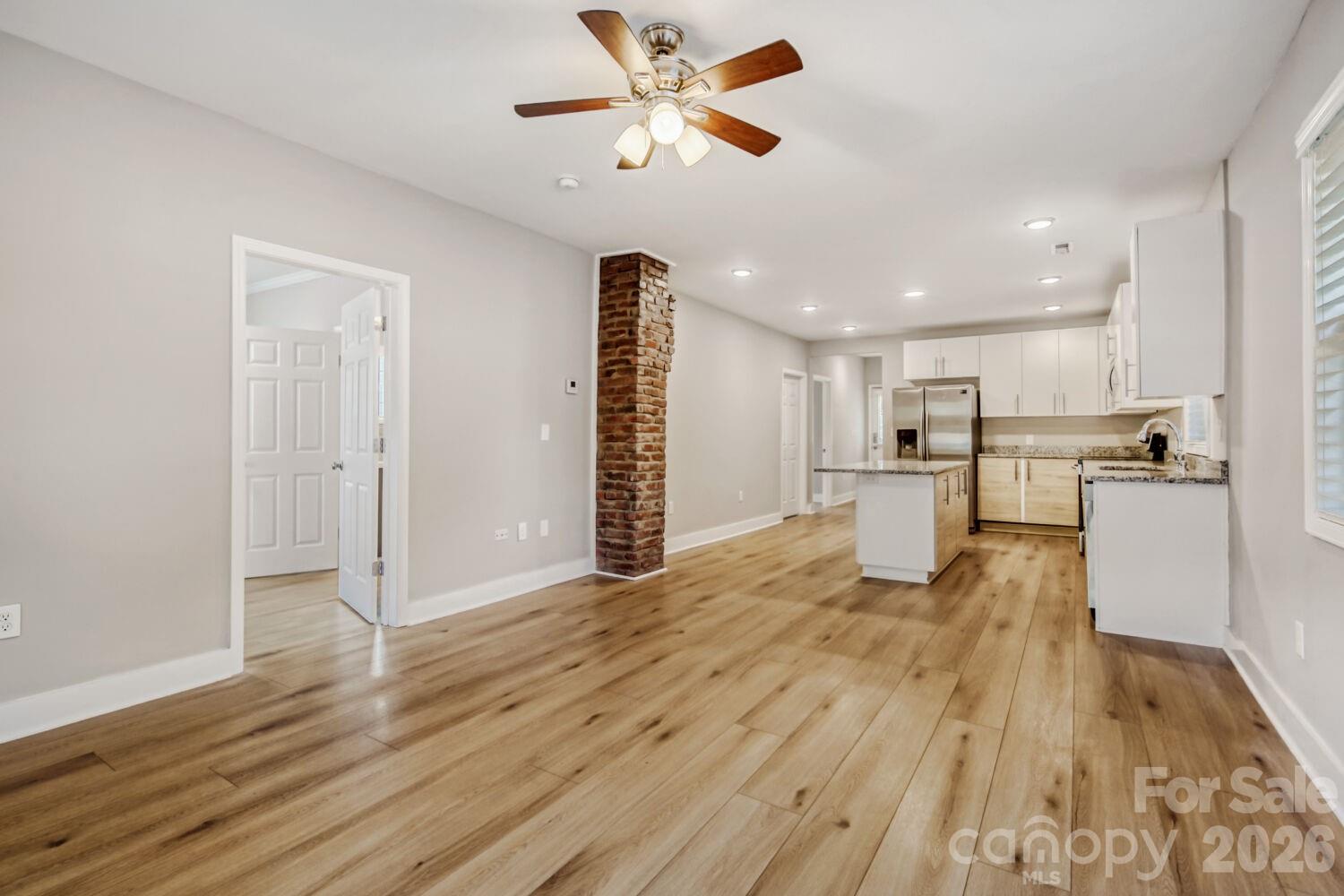 1521 Hawthorne Lane — Charlotte