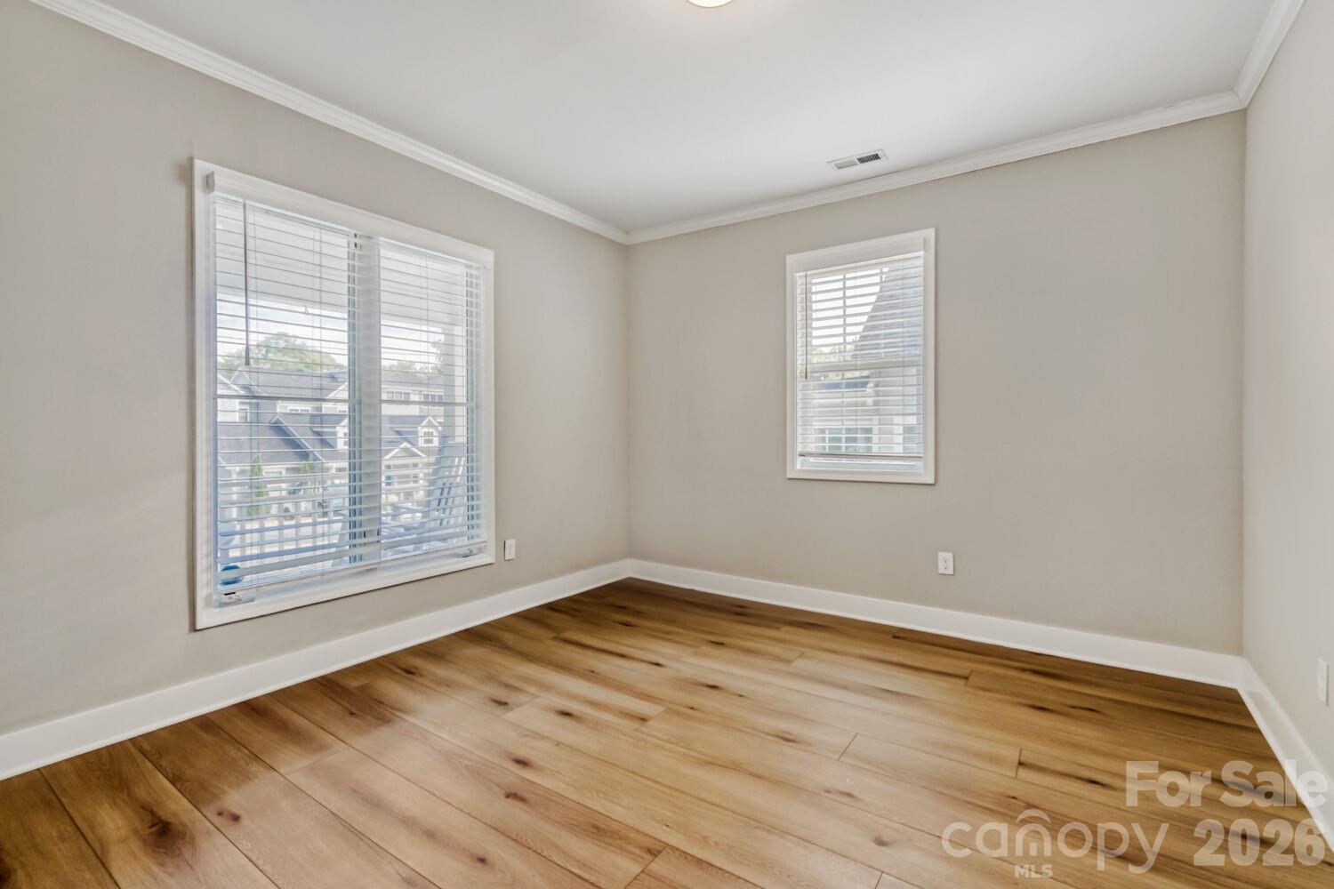 1521 Hawthorne Lane — Charlotte