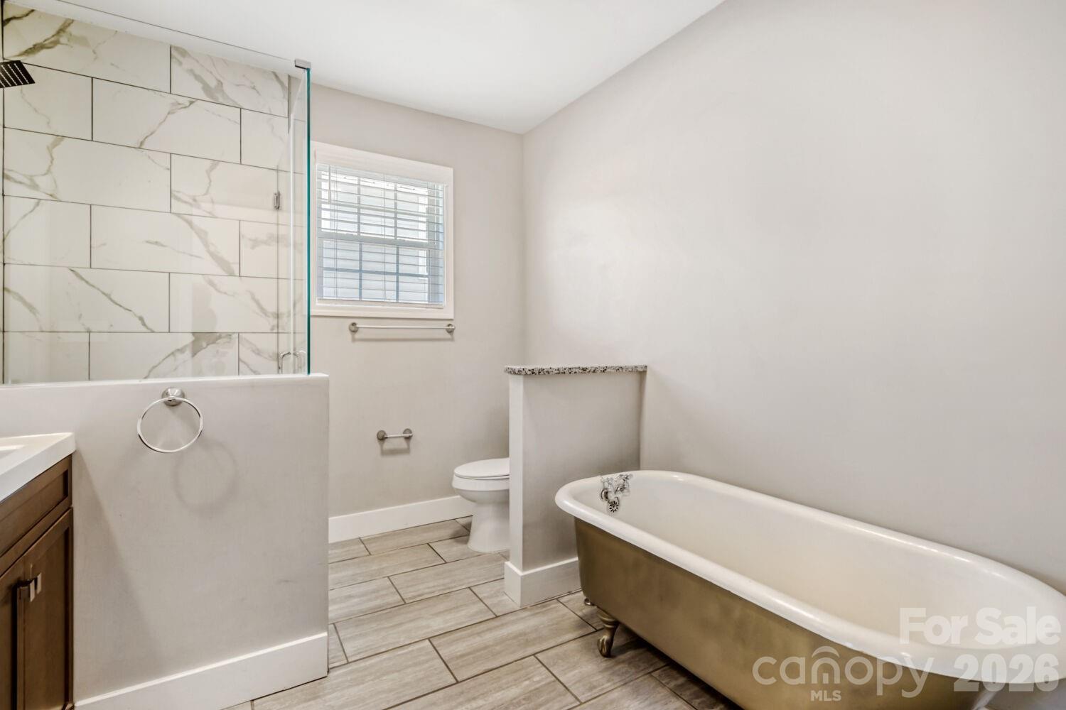 1521 Hawthorne Lane — Charlotte