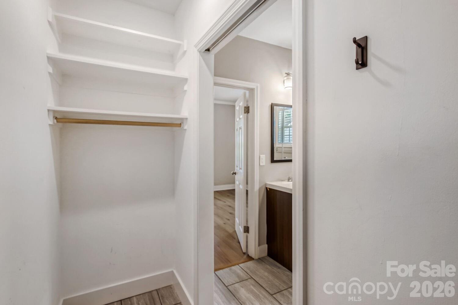 1521 Hawthorne Lane — Charlotte