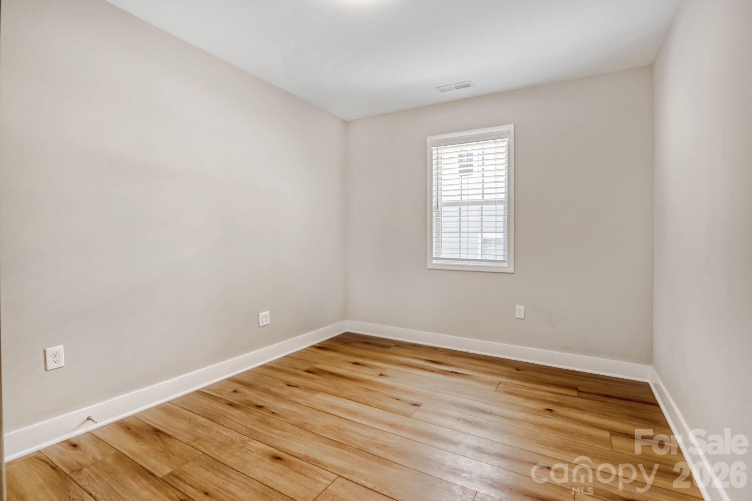 1521 Hawthorne Lane — Charlotte