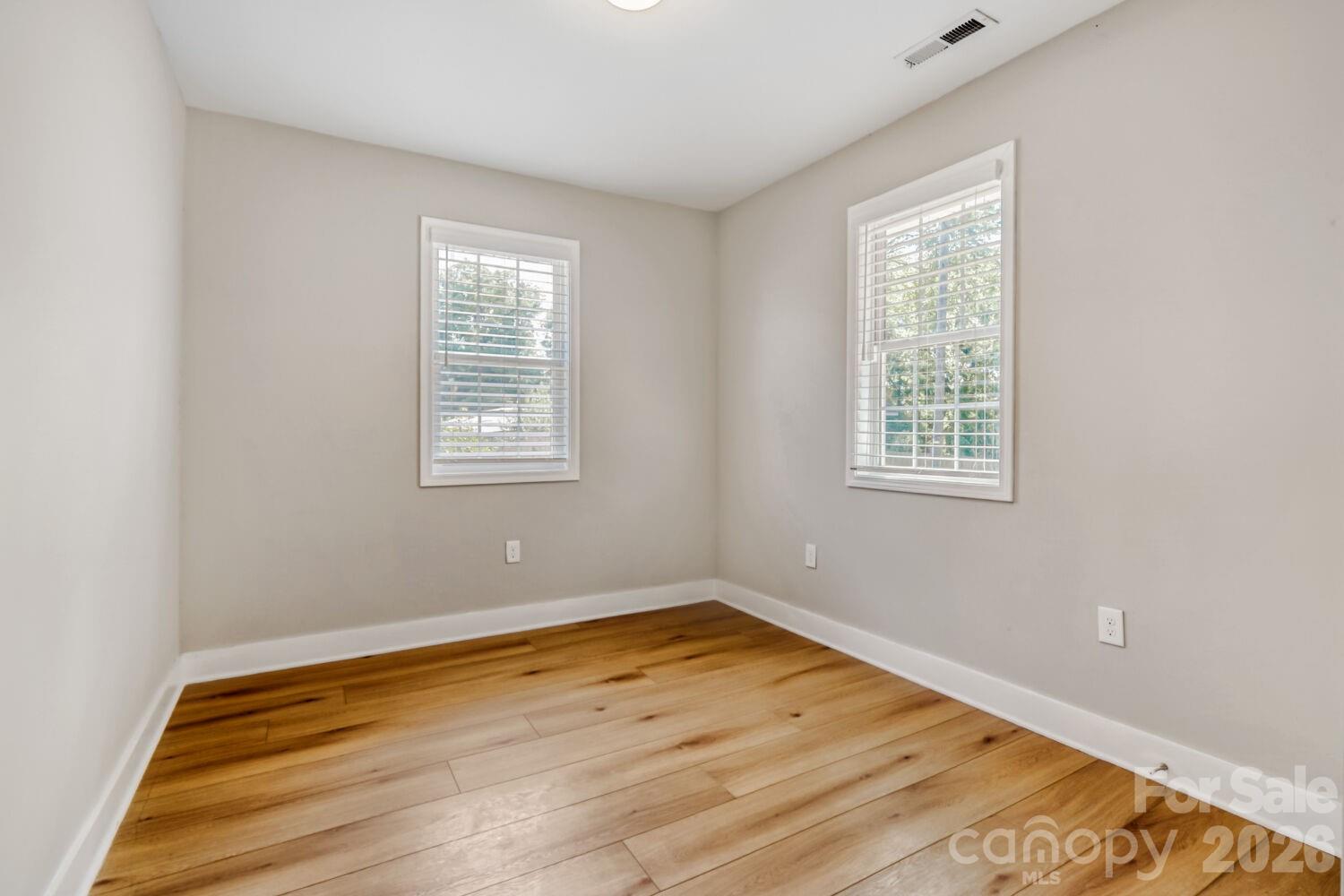 1521 Hawthorne Lane — Charlotte