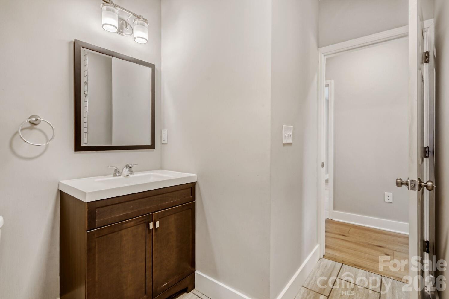 1521 Hawthorne Lane — Charlotte