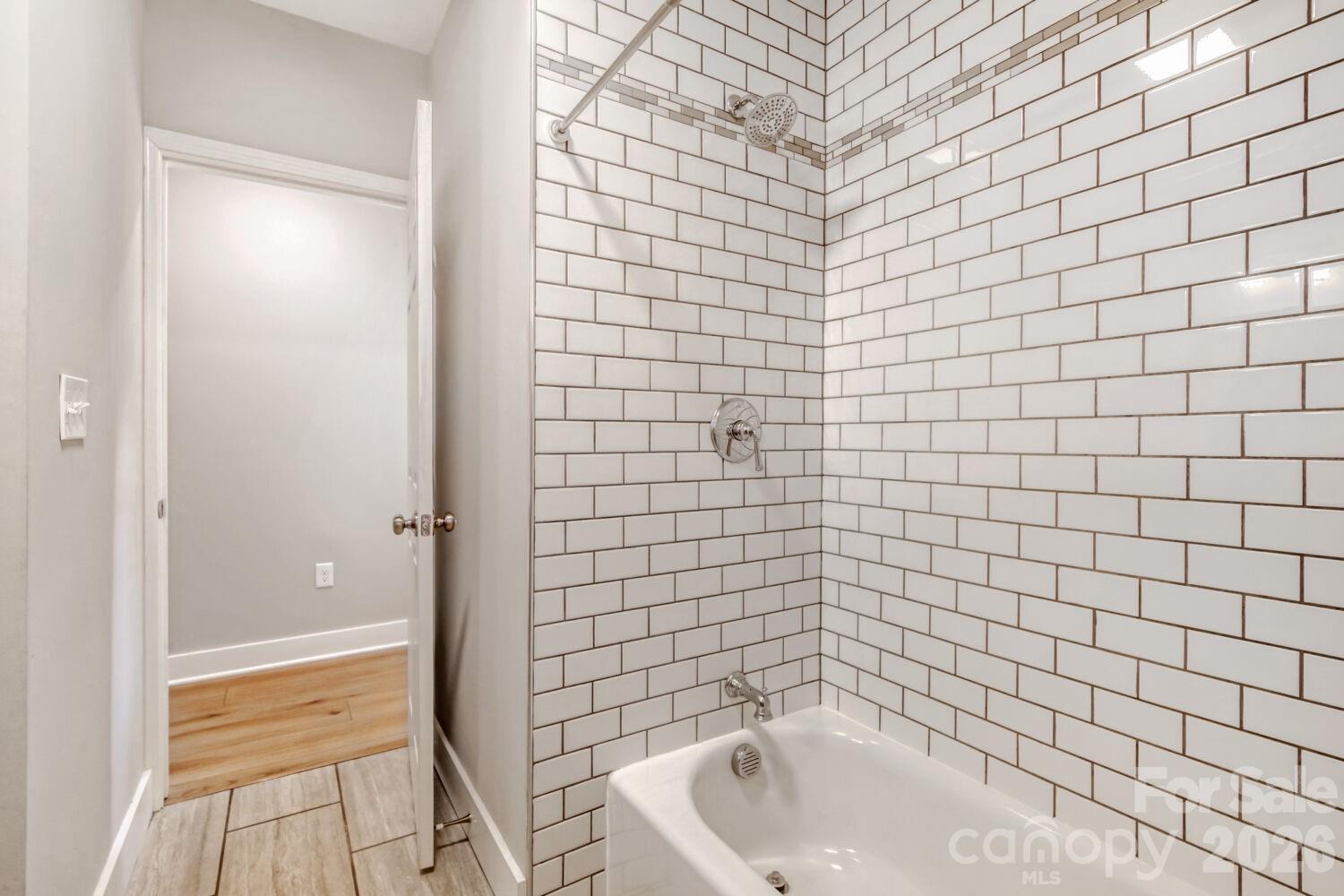 1521 Hawthorne Lane — Charlotte