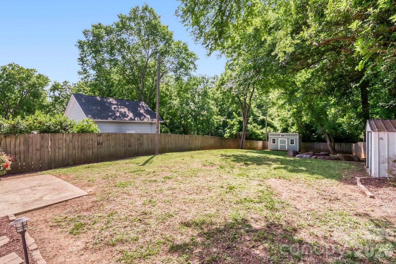 1521 Hawthorne Lane — Charlotte