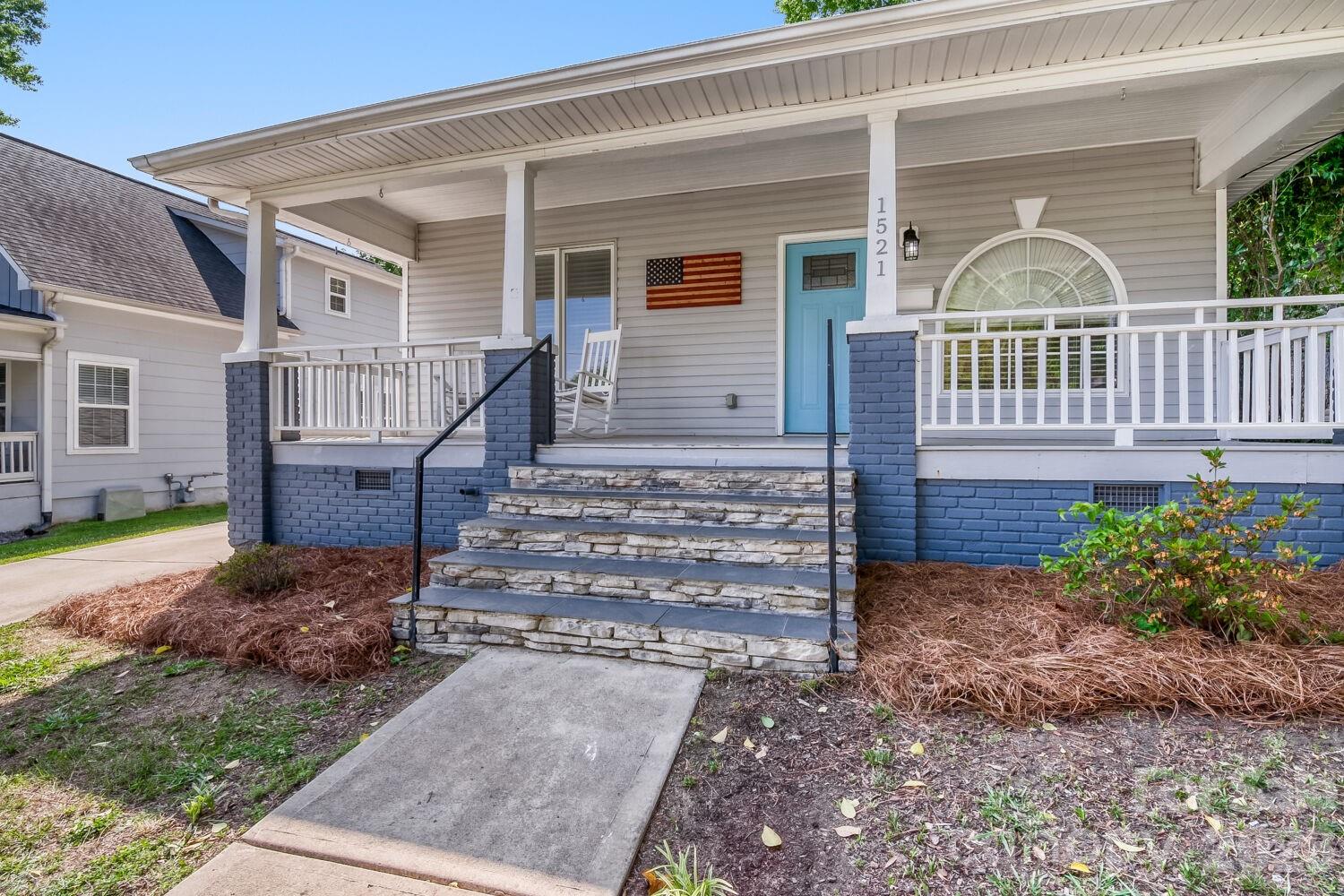 1521 Hawthorne Lane — Charlotte