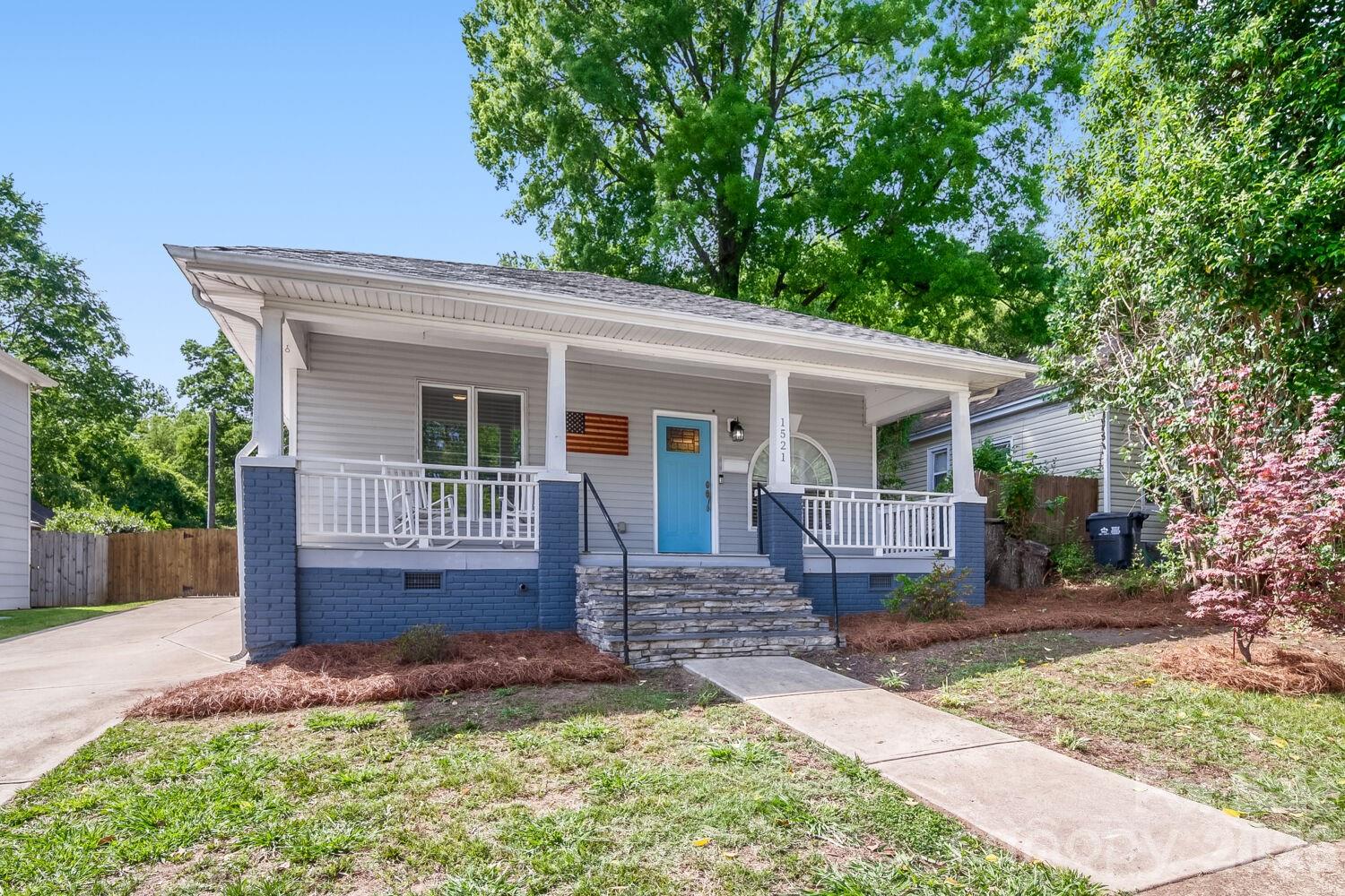 1521 Hawthorne Lane — Charlotte