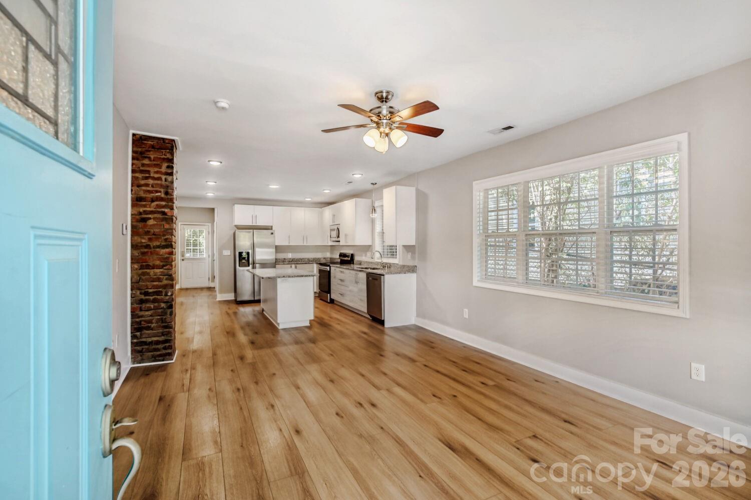 1521 Hawthorne Lane — Charlotte