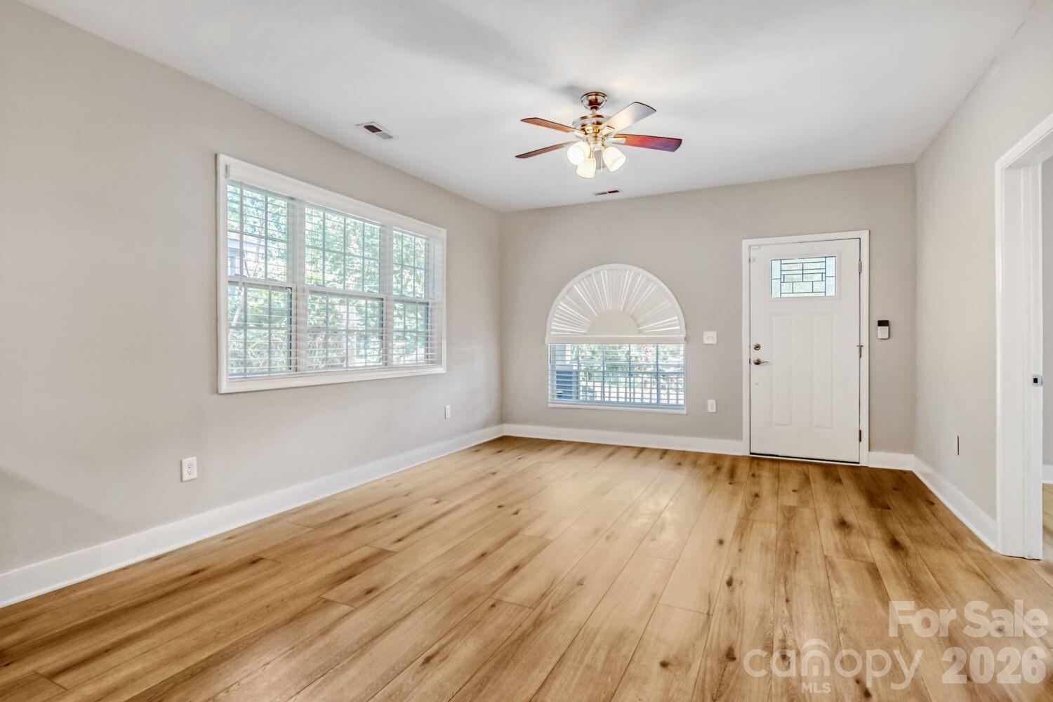 1521 Hawthorne Lane — Charlotte