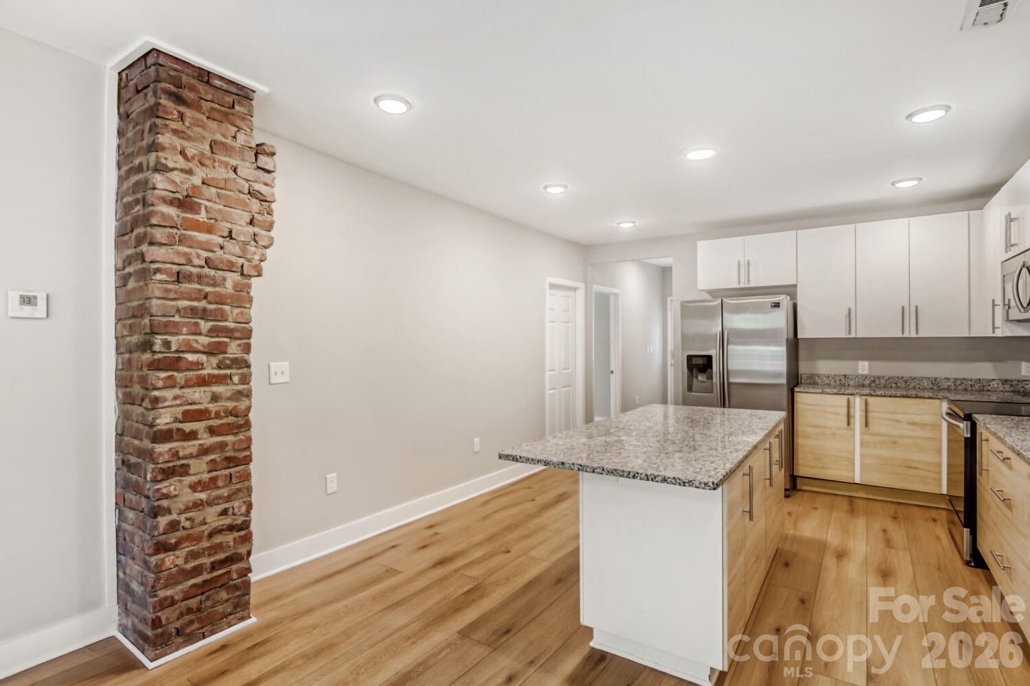 1521 Hawthorne Lane — Charlotte