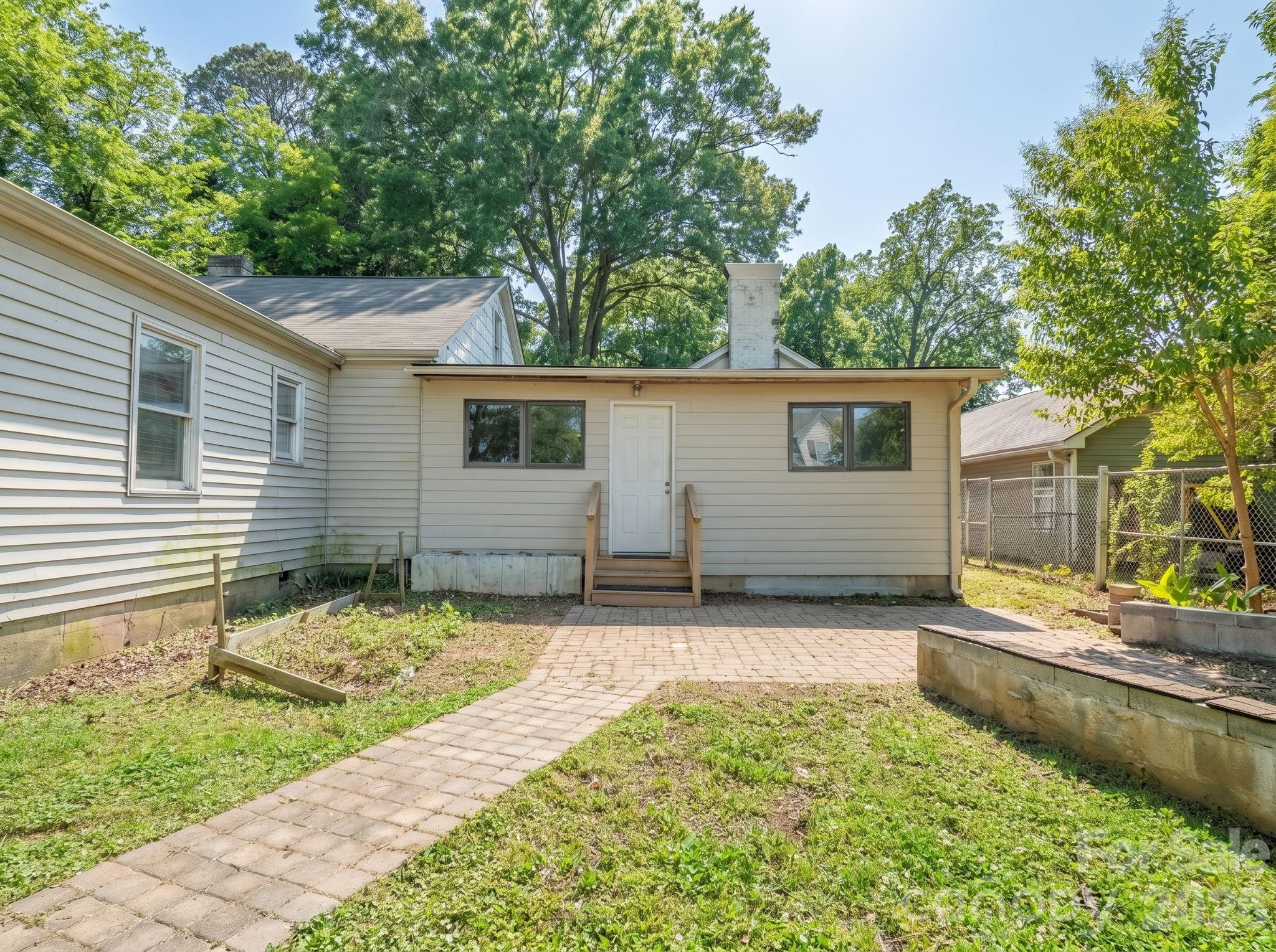 2120 Amesbury Avenue — Charlotte