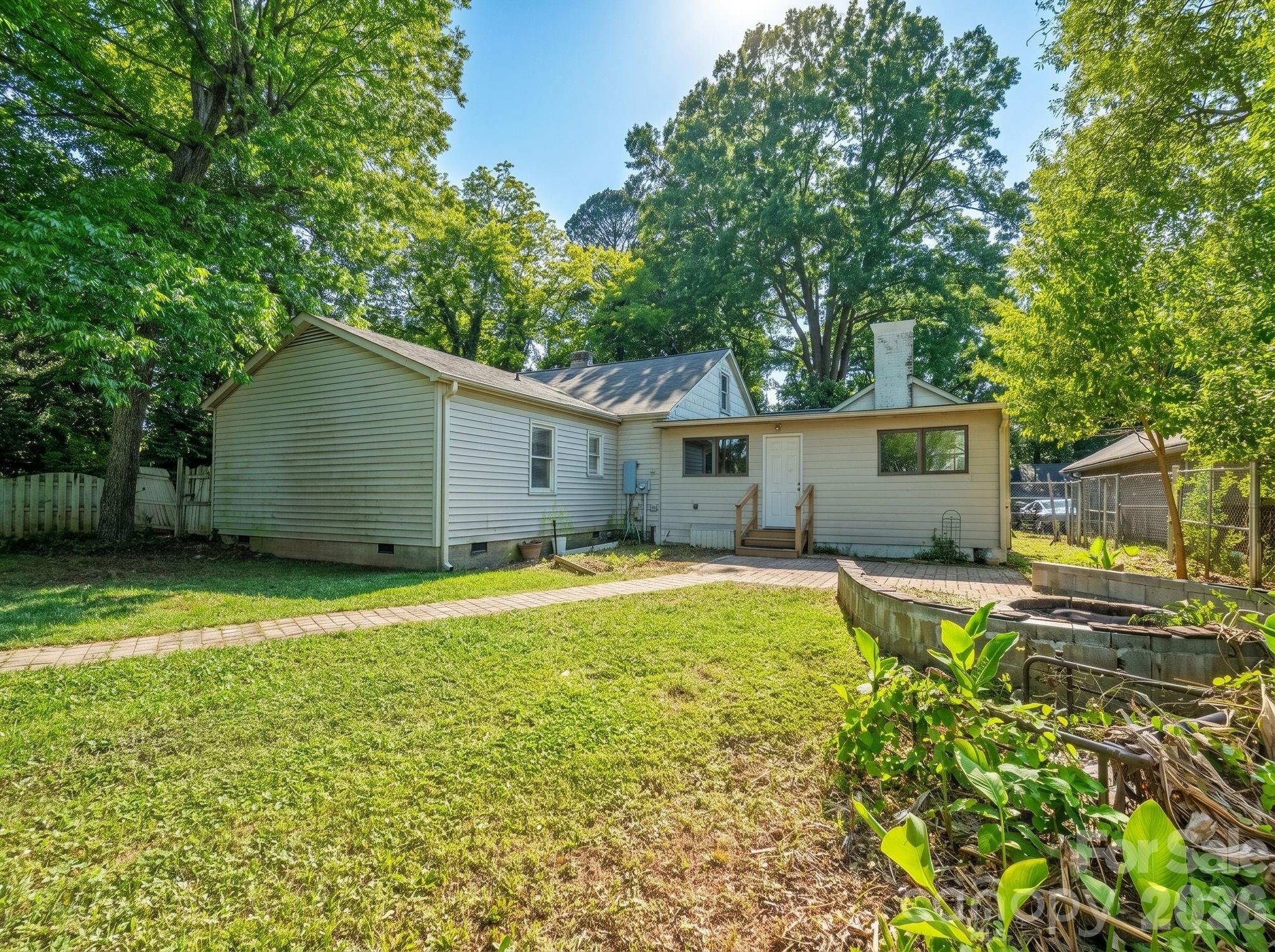 2120 Amesbury Avenue — Charlotte