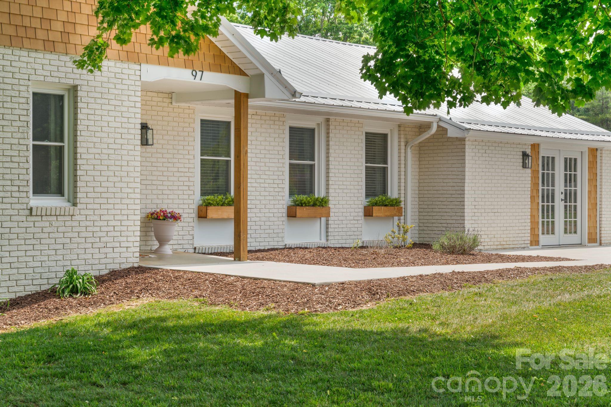 97 Paul Holland Road — Canton