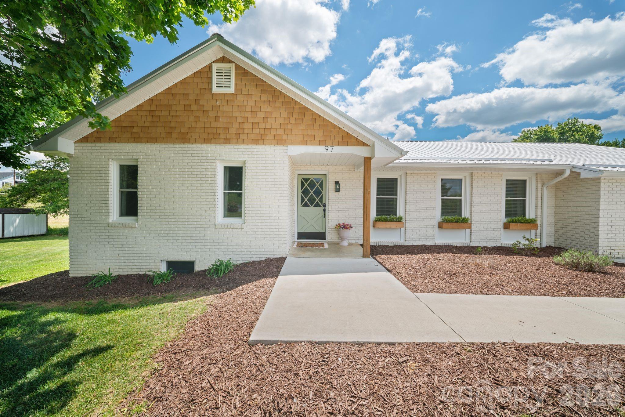 97 Paul Holland Road — Canton