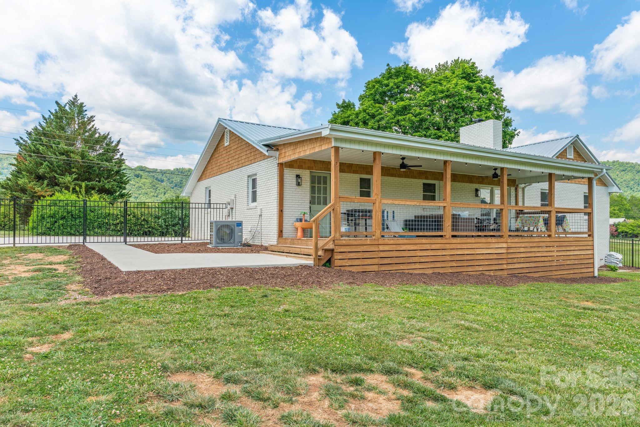 97 Paul Holland Road — Canton