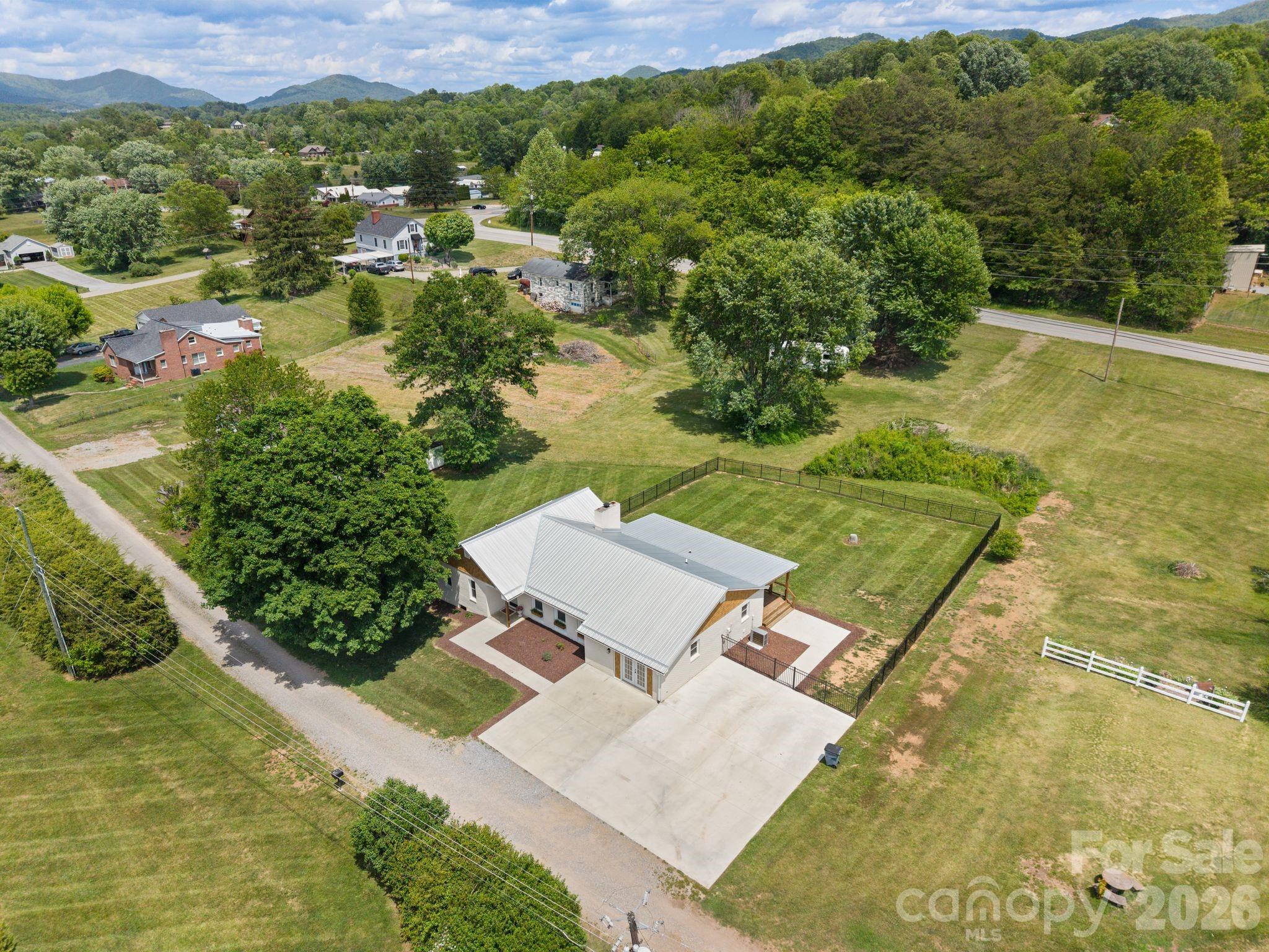 97 Paul Holland Road — Canton