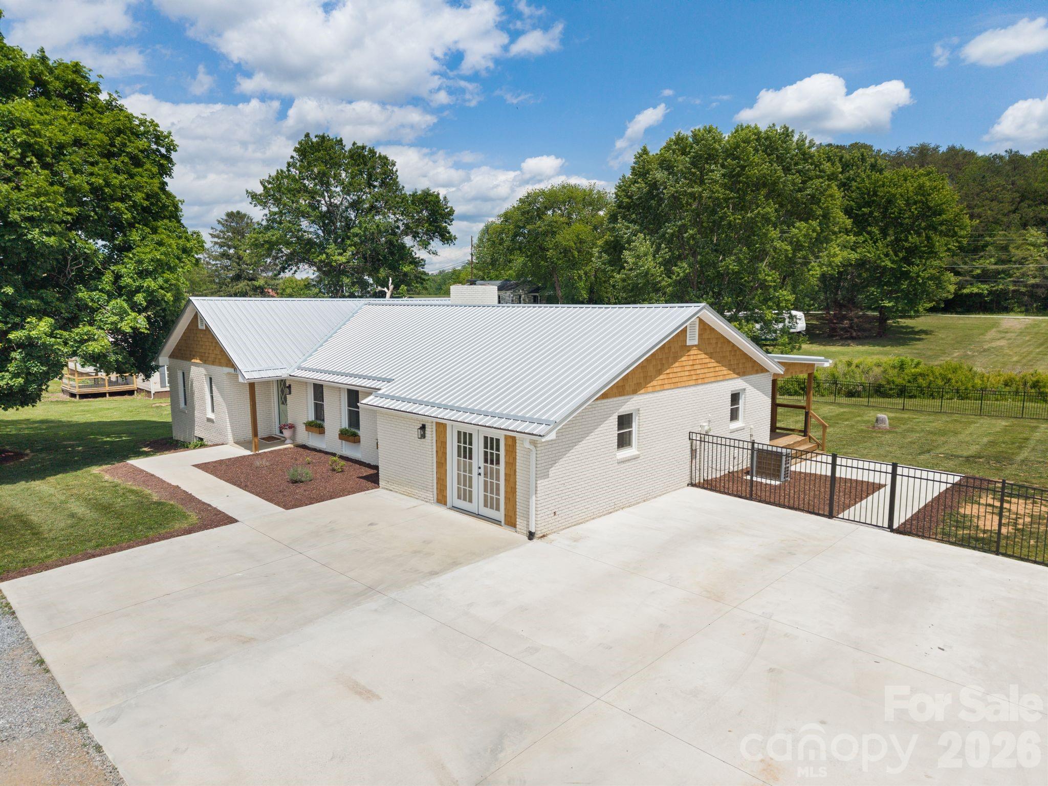 97 Paul Holland Road — Canton