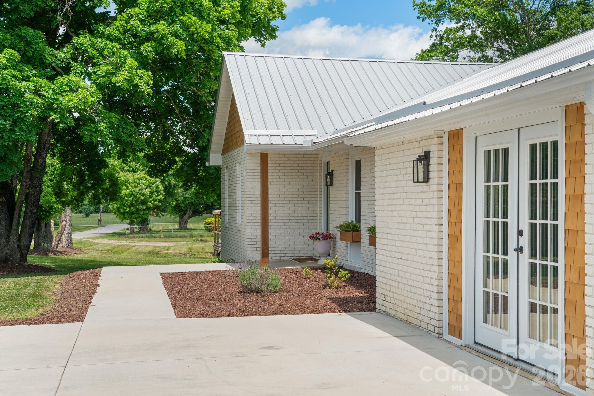 97 Paul Holland Road — Canton