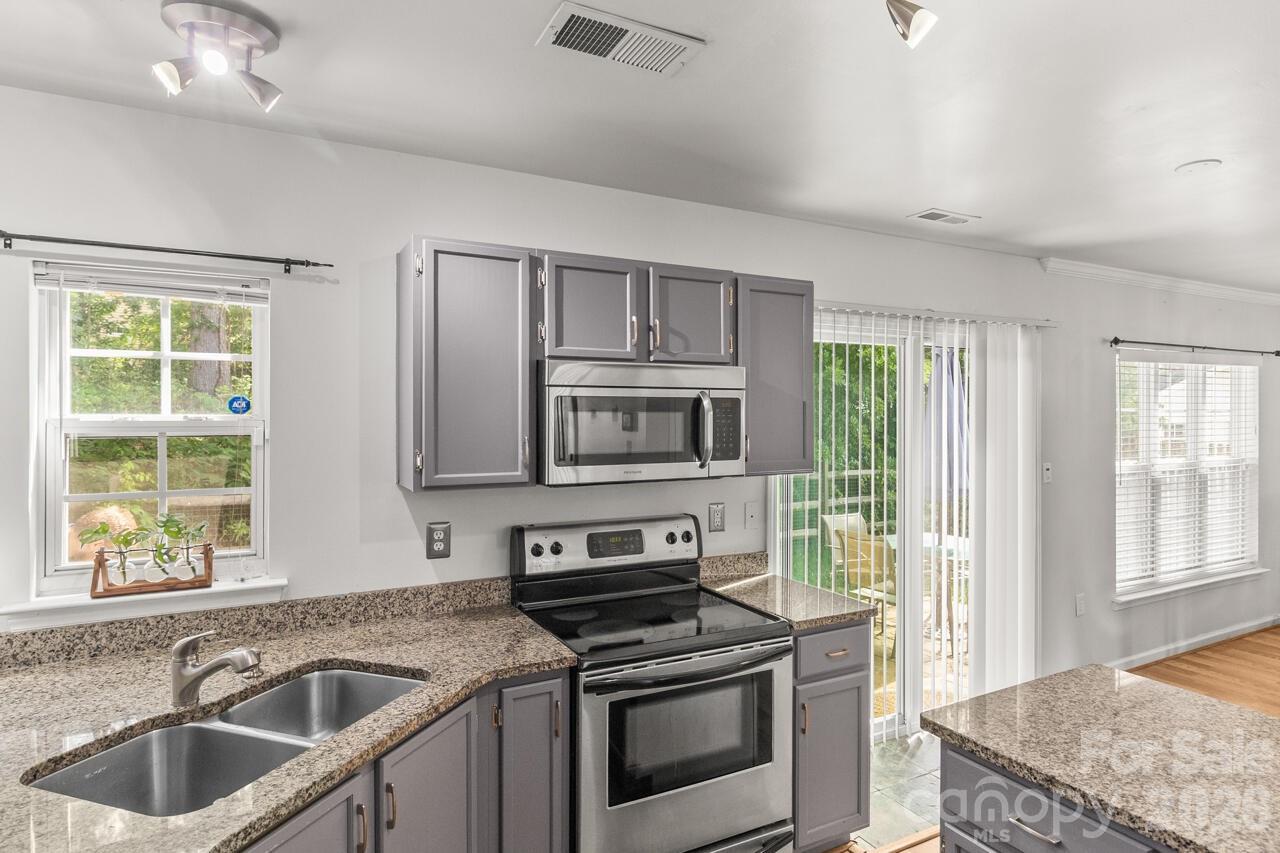 6907 Murray Grey Lane — Charlotte