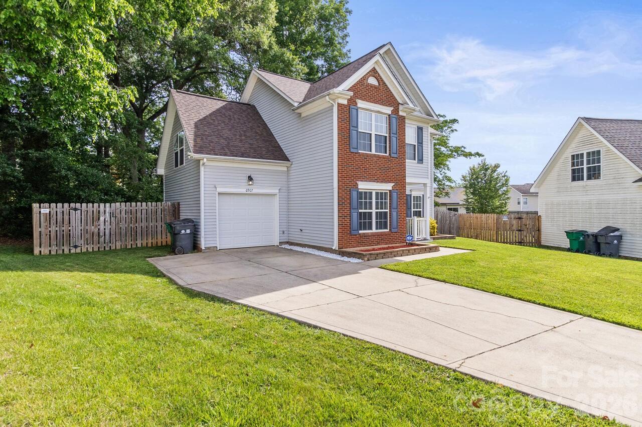 6907 Murray Grey Lane — Charlotte