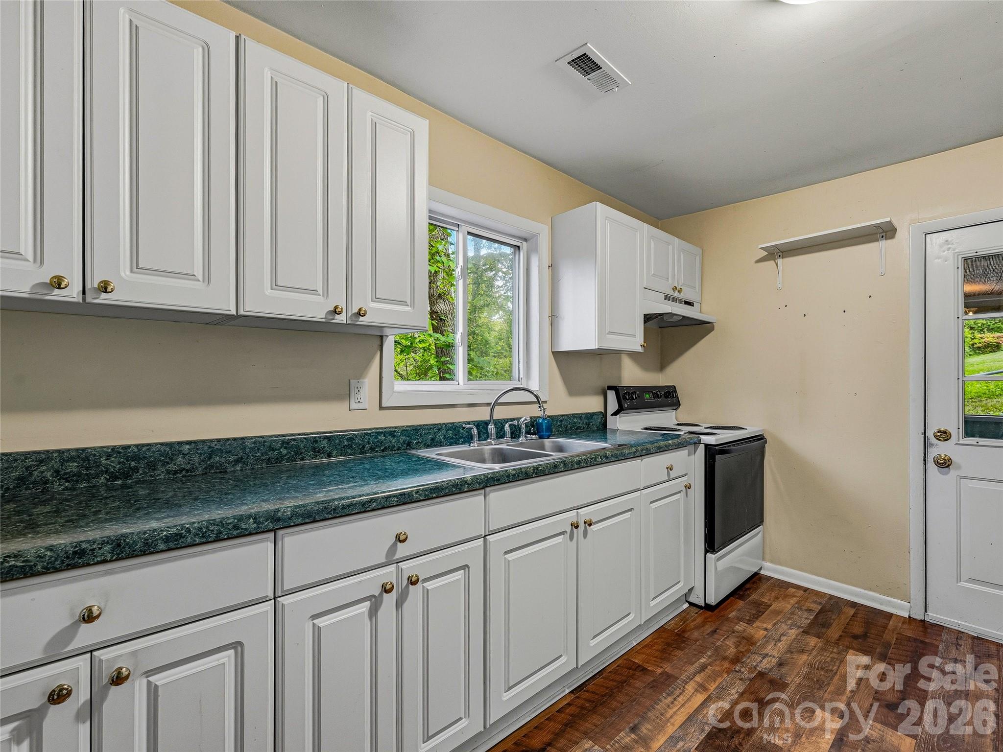 506 Johnston School Road — Asheville