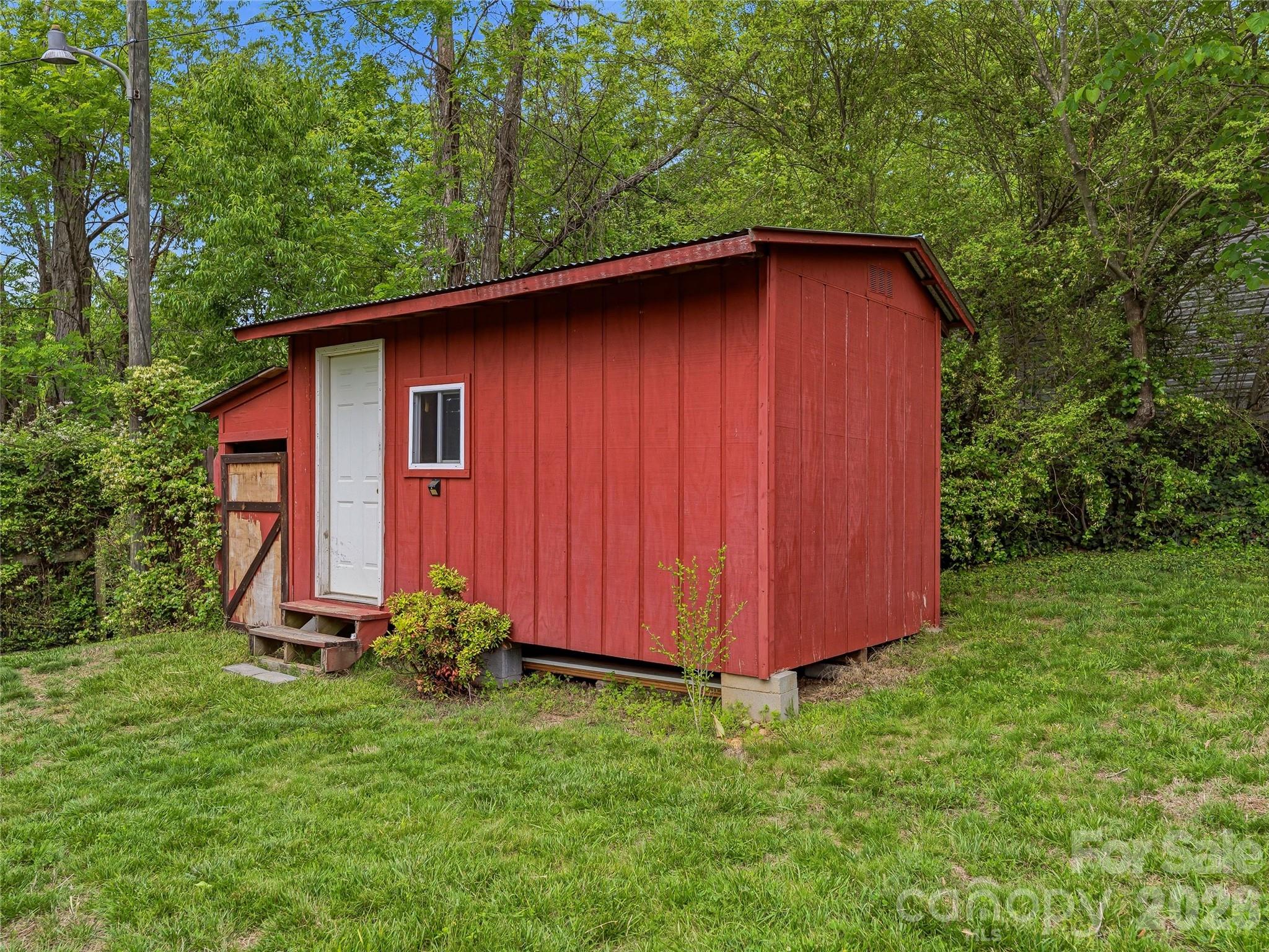 506 Johnston School Road — Asheville