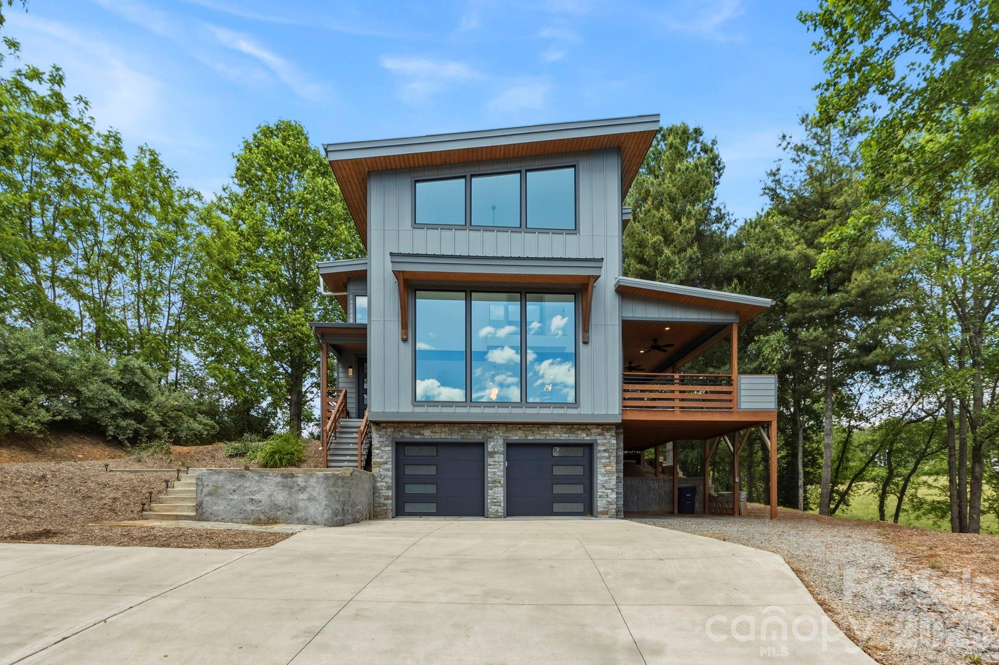 22 Lara Drive — Mills River