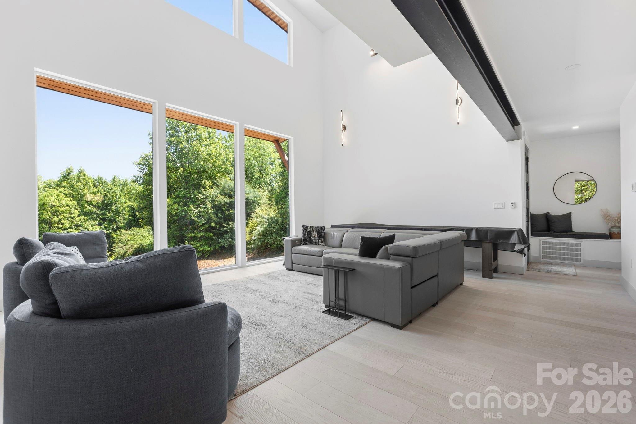 22 Lara Drive — Mills River