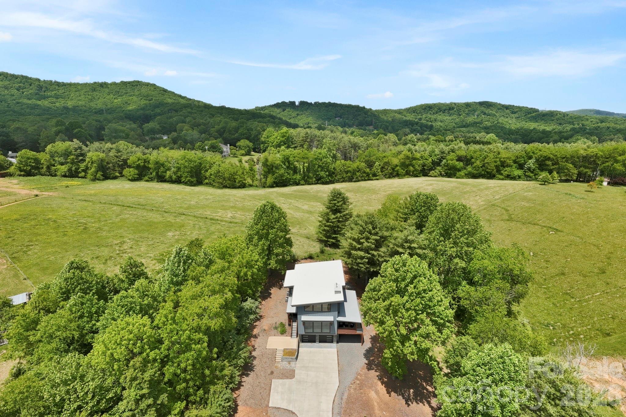 22 Lara Drive — Mills River
