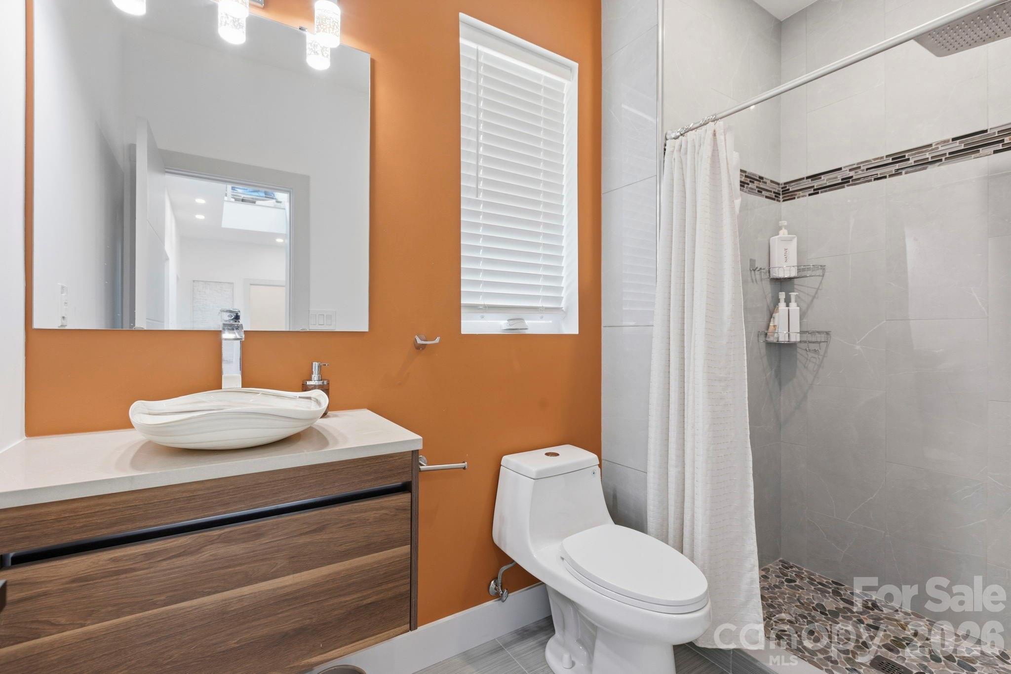 22 Lara Drive — Mills River