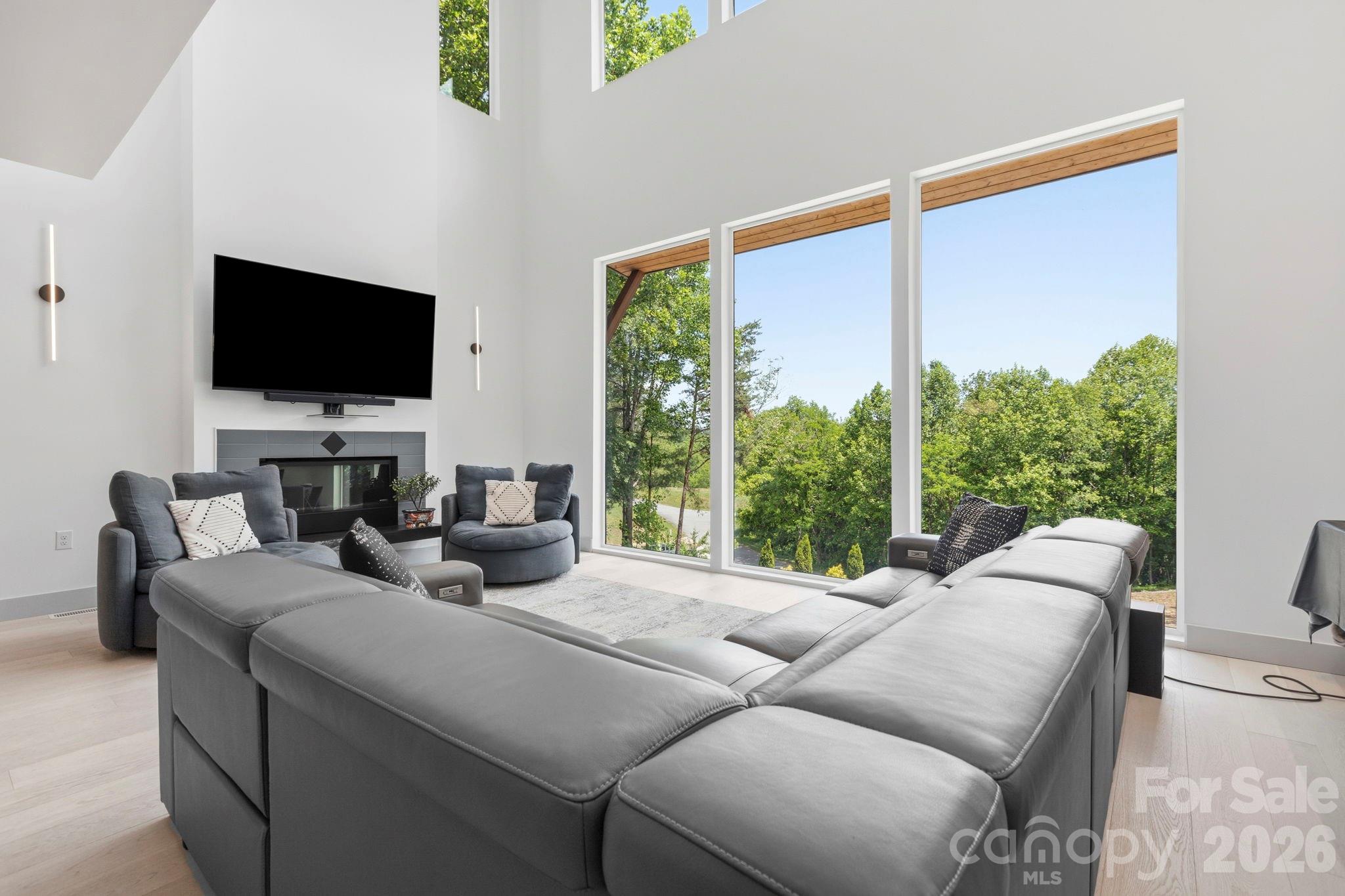 22 Lara Drive — Mills River