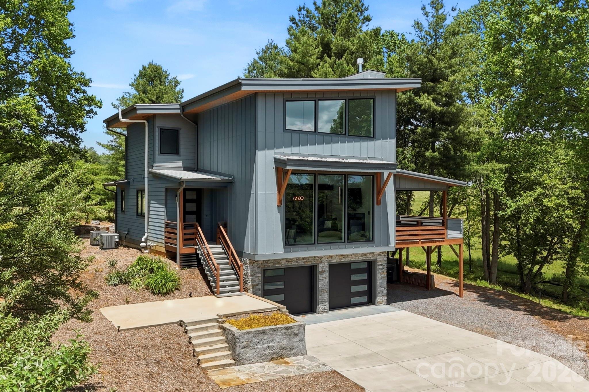 22 Lara Drive — Mills River