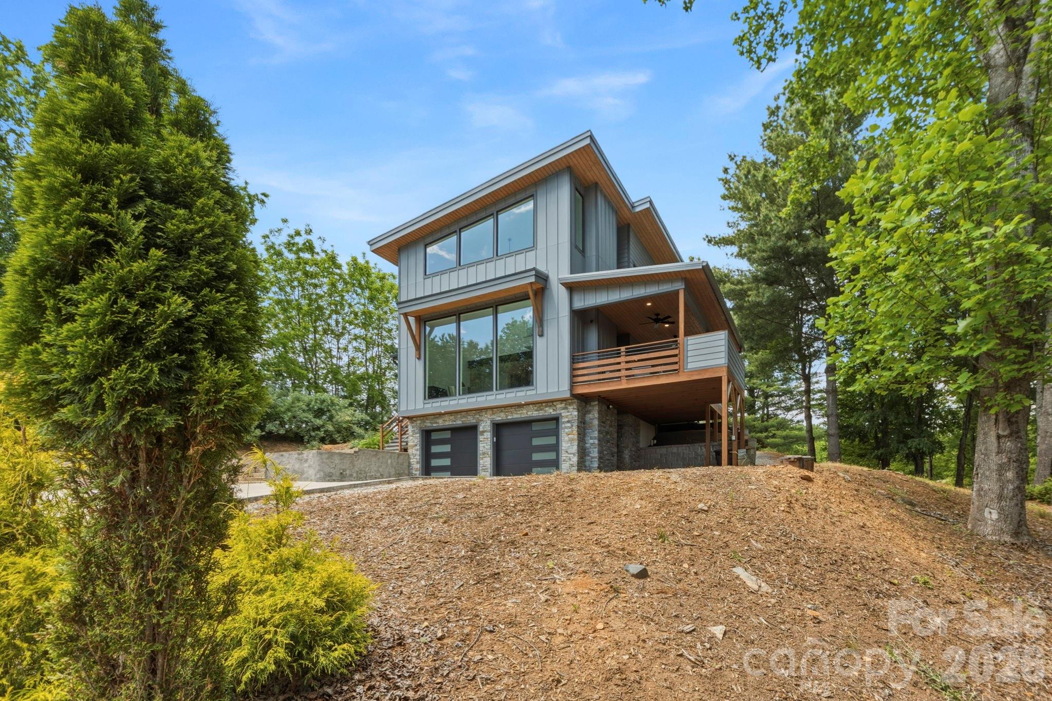 22 Lara Drive — Mills River