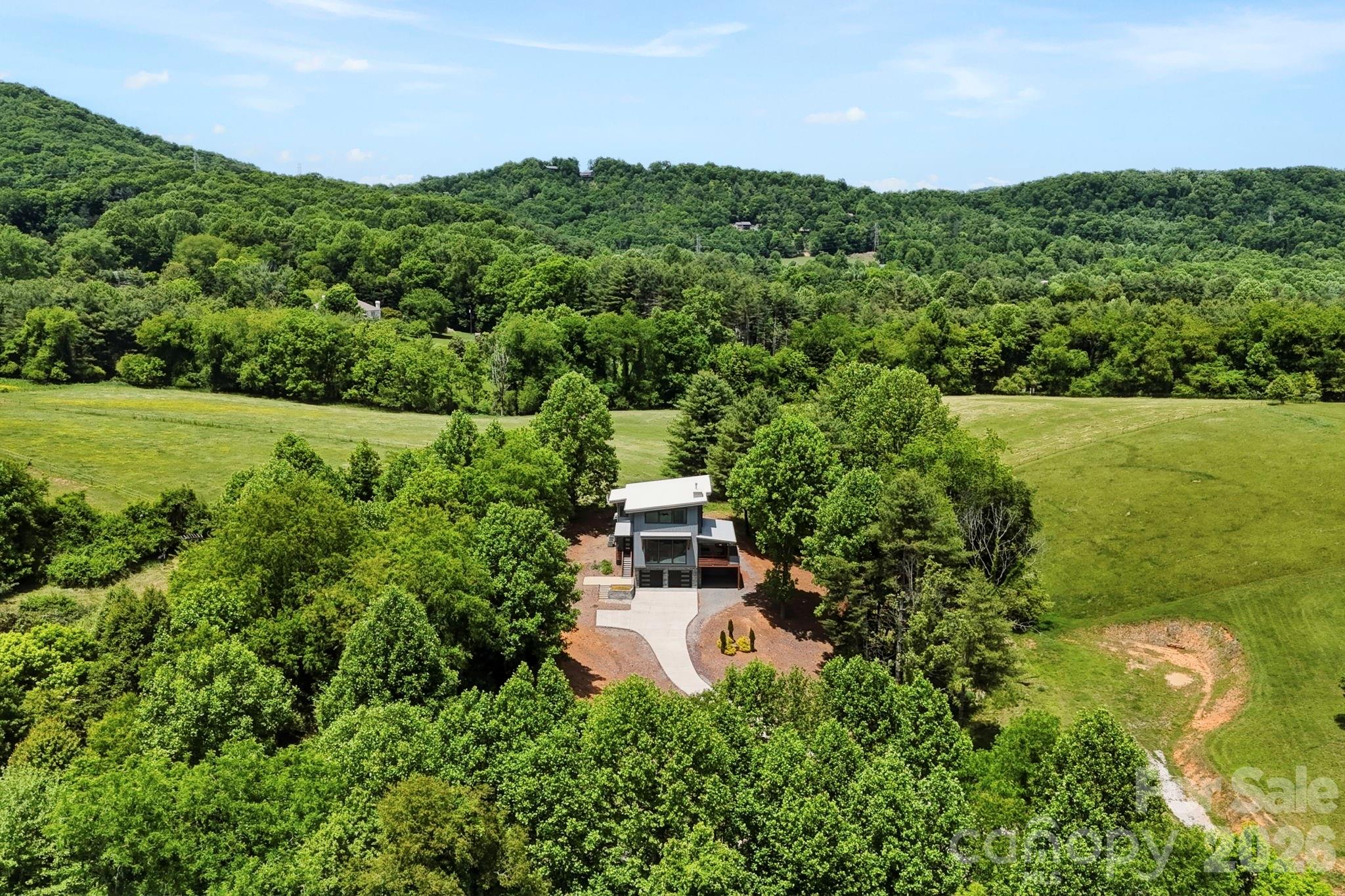 22 Lara Drive — Mills River