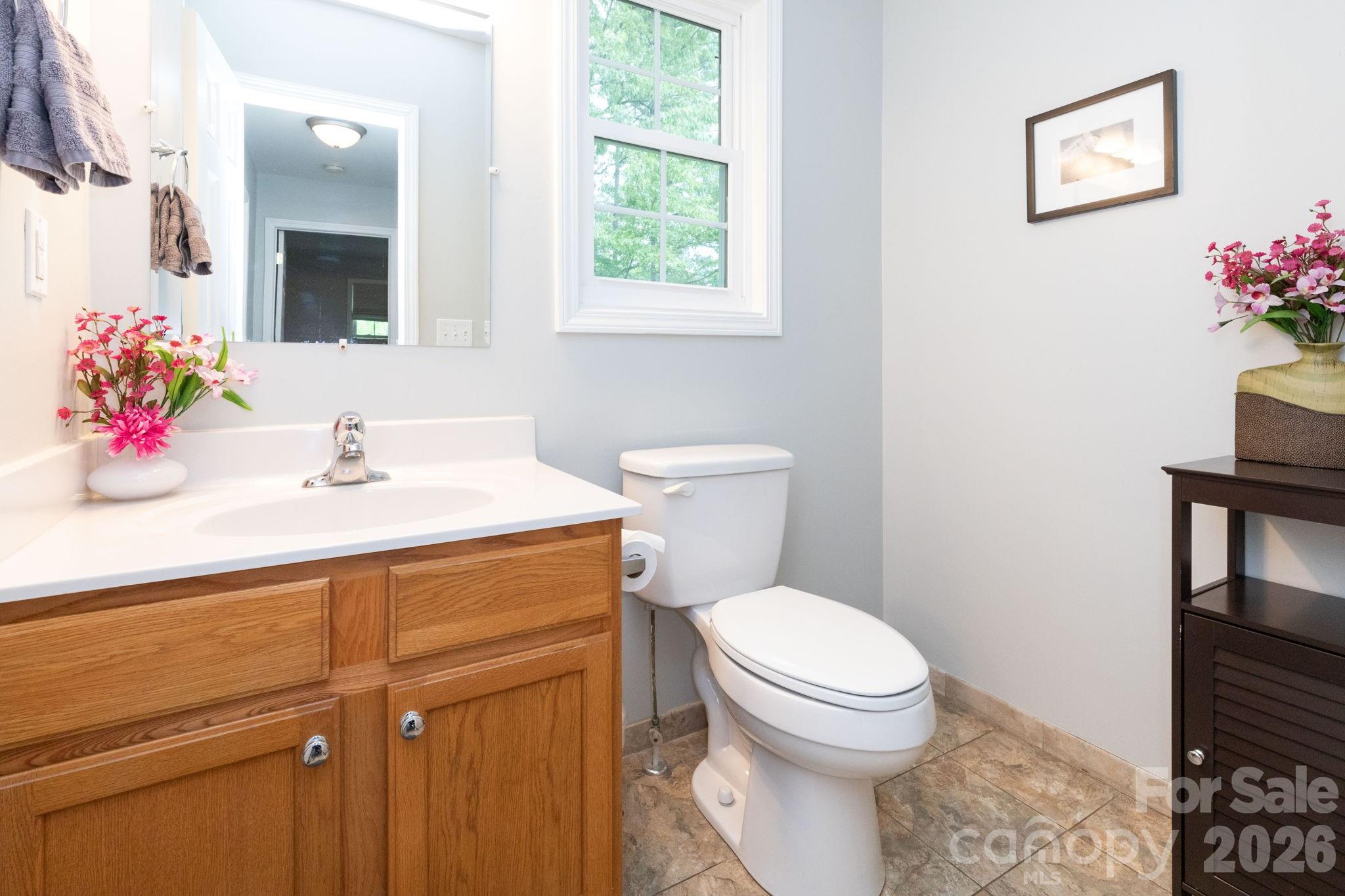 215 Butternut Lane — Leicester