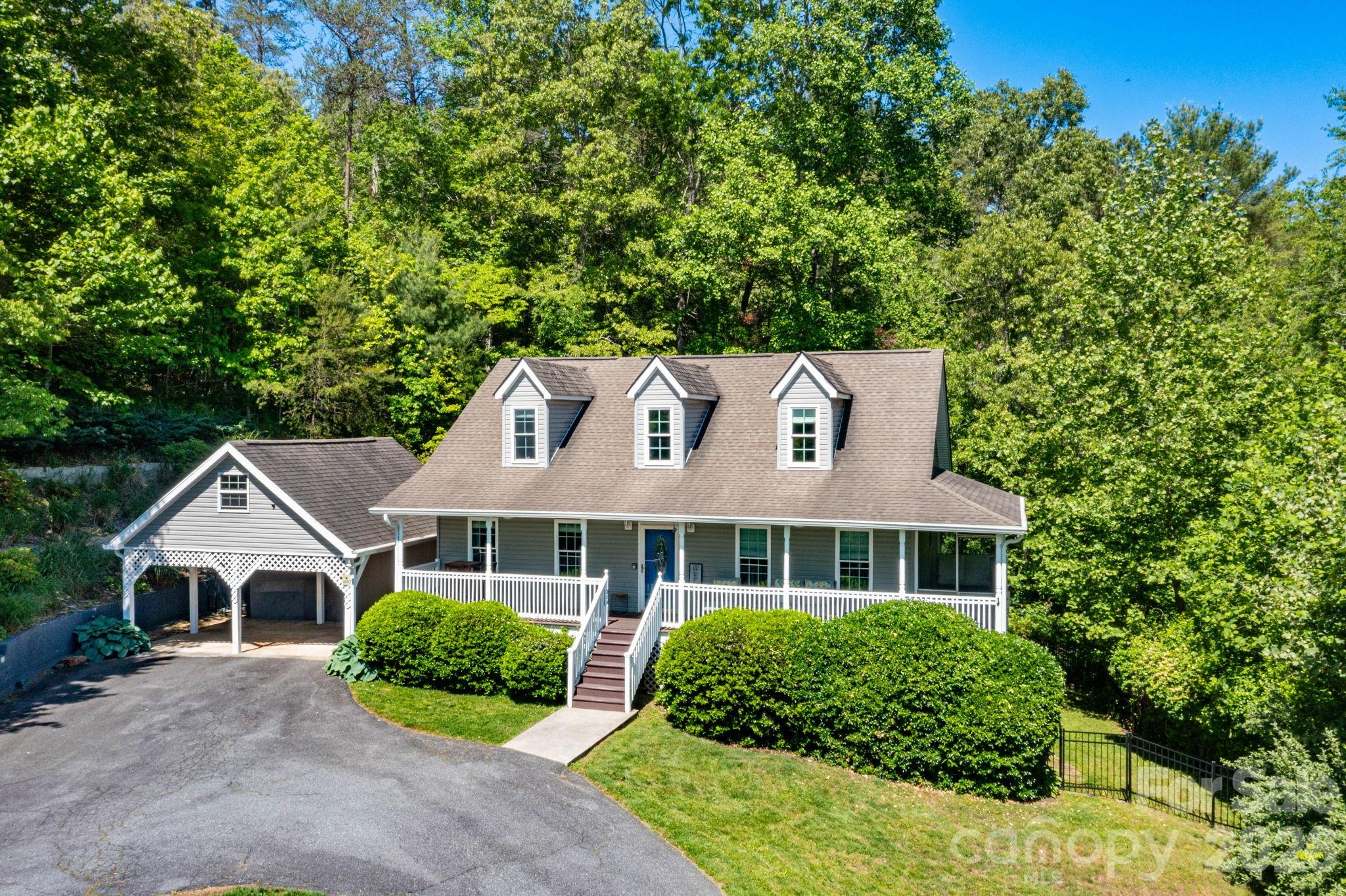 215 Butternut Lane — Leicester