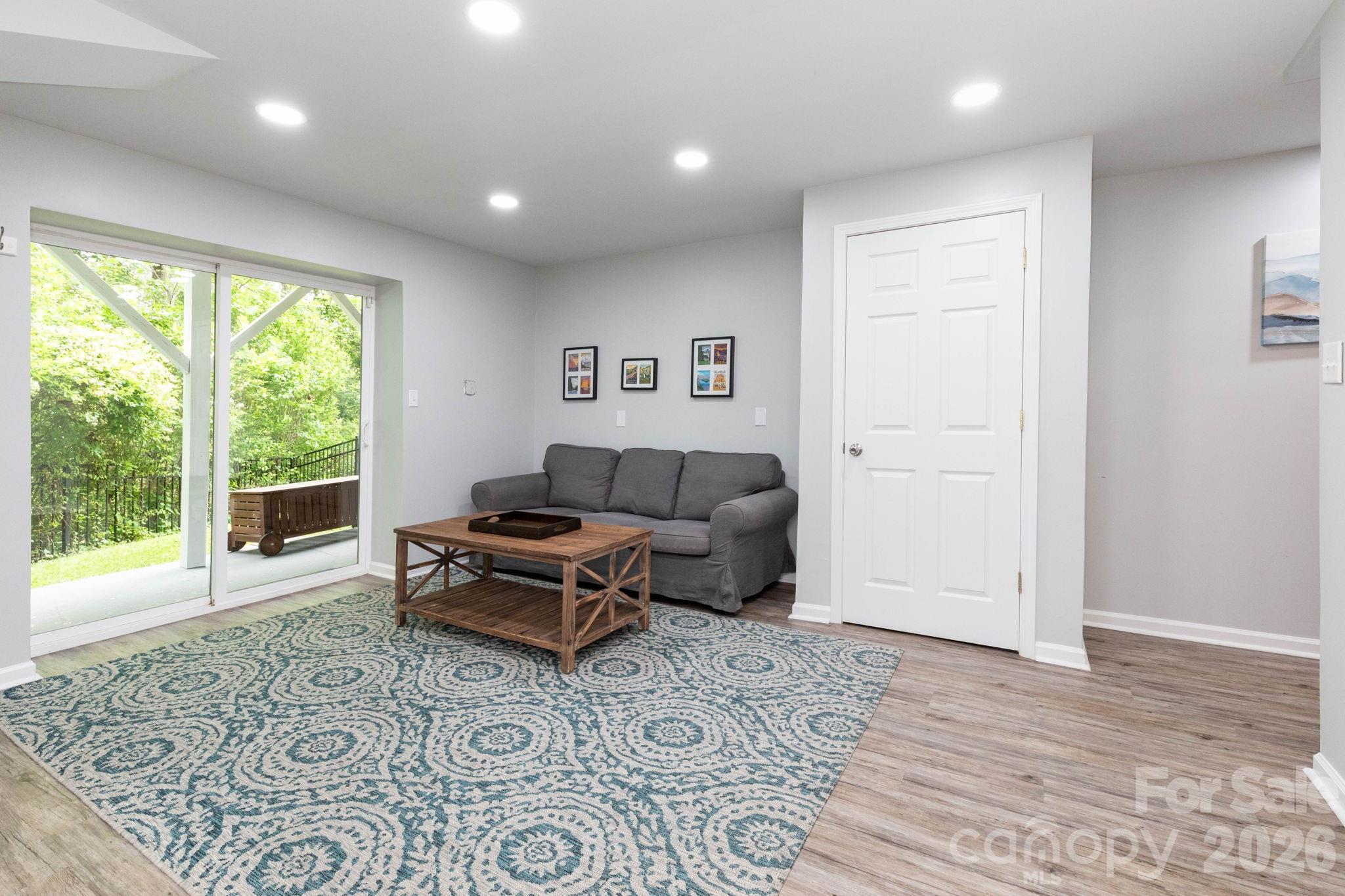215 Butternut Lane — Leicester