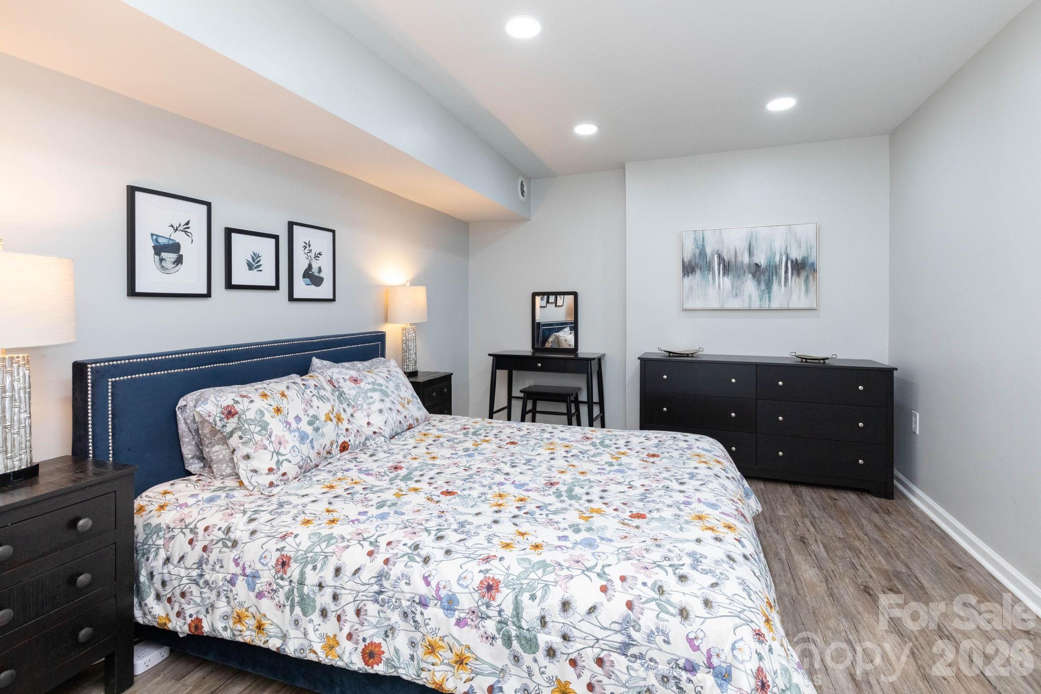 215 Butternut Lane — Leicester