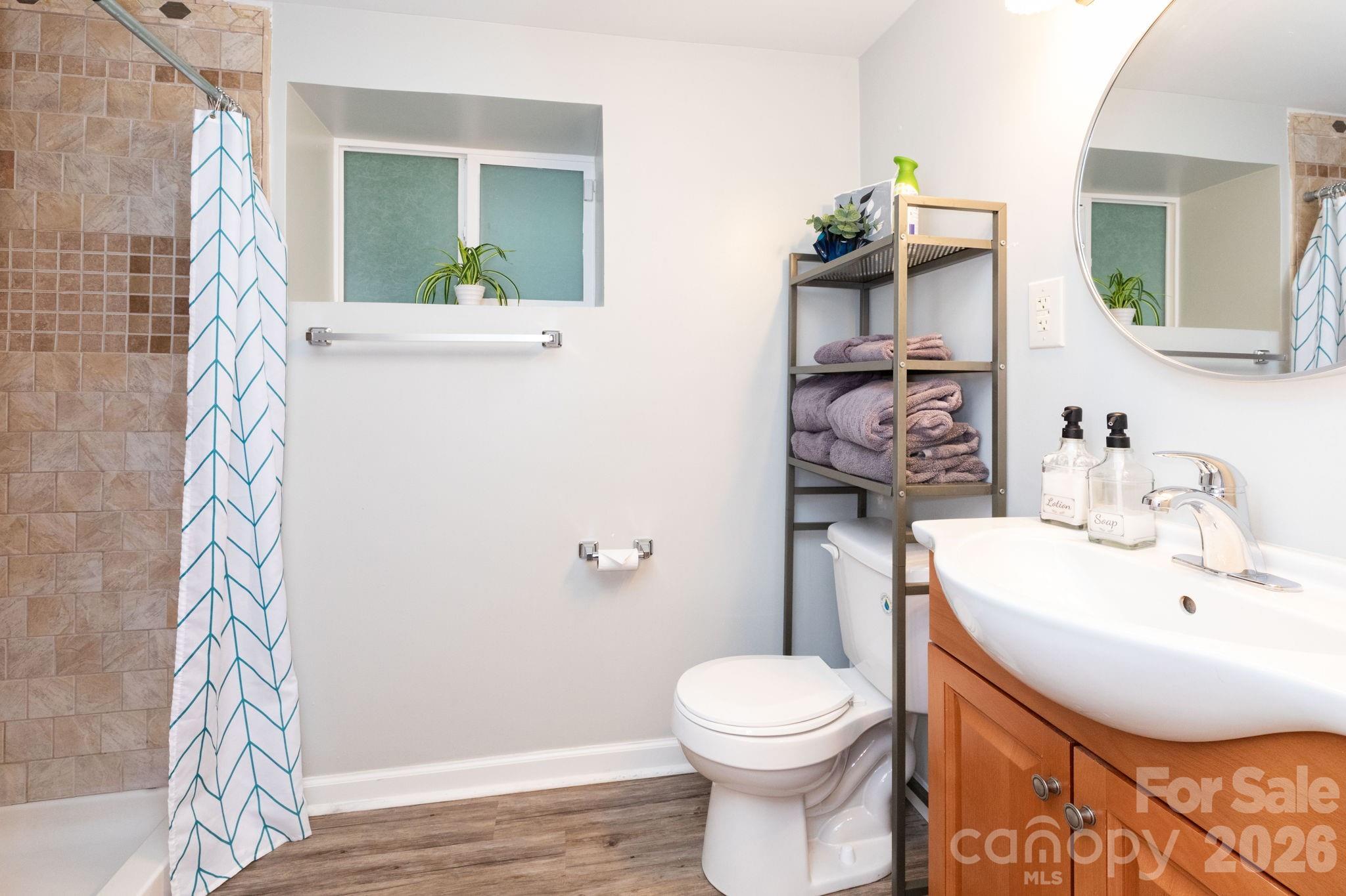 215 Butternut Lane — Leicester