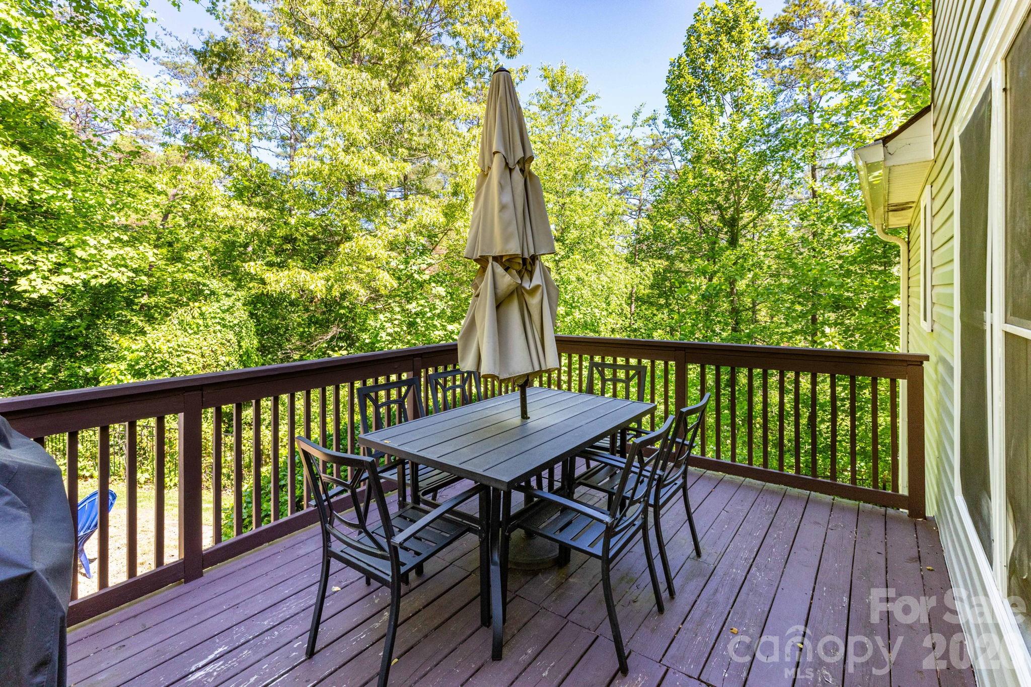 215 Butternut Lane — Leicester