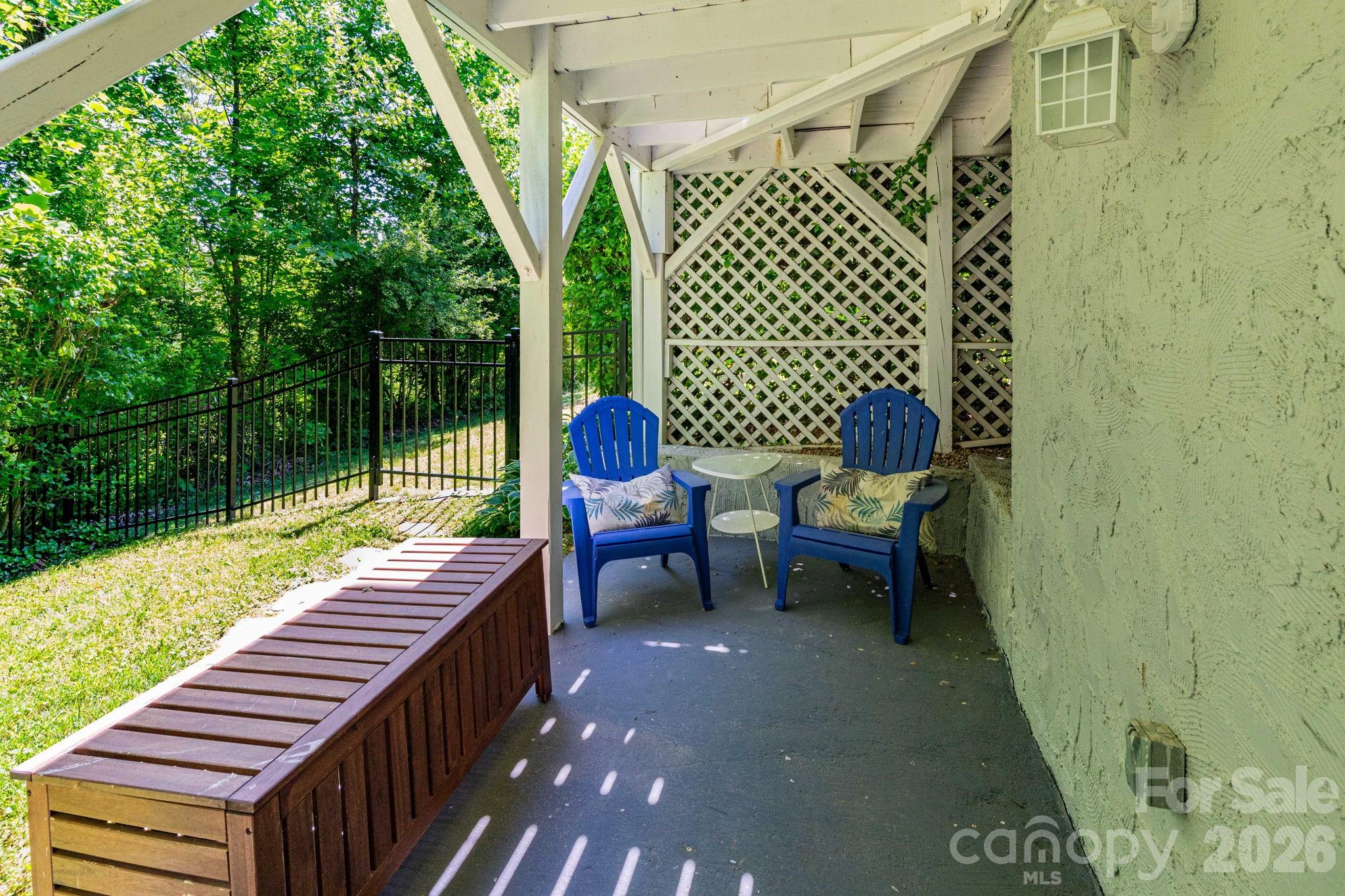 215 Butternut Lane — Leicester